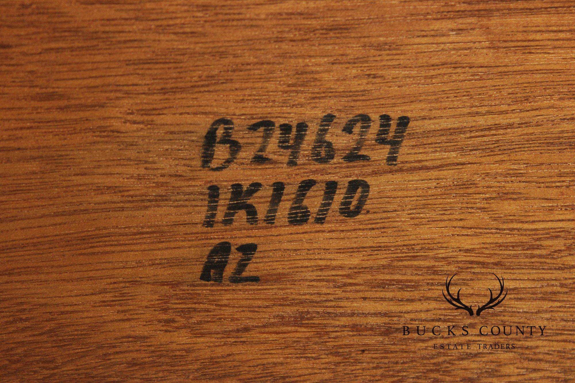 Hunt Country Furniture Country Style Oak Nine-Drawer Dresser