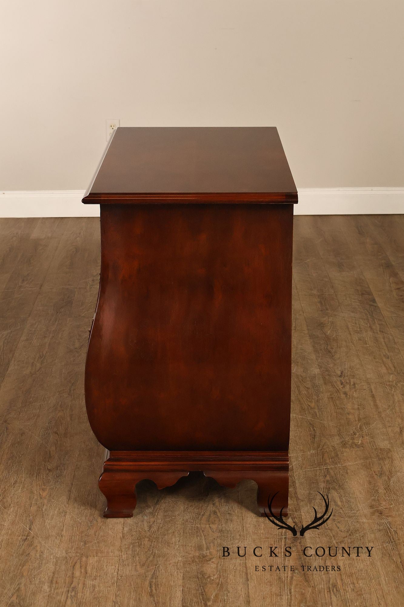 Henredon Chinese Chippendale Style Pair of Mahogany Bombe Chests