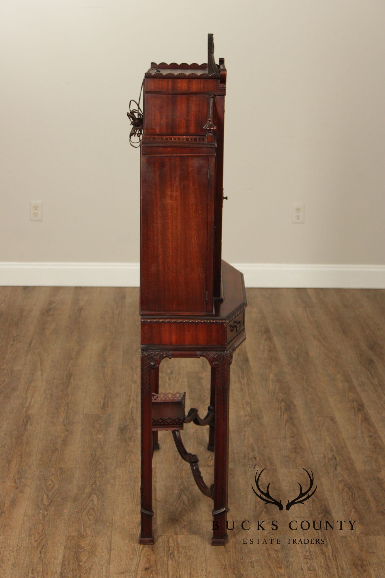 Weiman Heirloom Quality Chinese Chippendale Style Mahogany Vitrine Display Cabinet