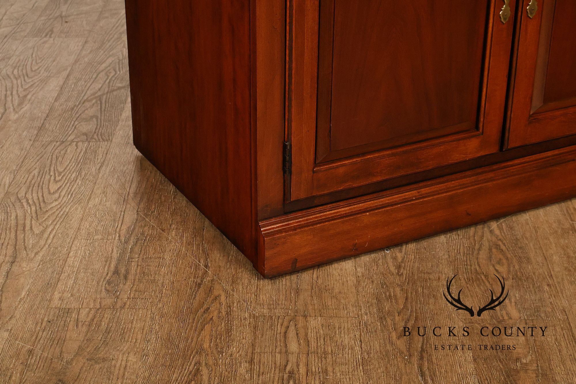 Thomasville Traditional Cherry Finish Entertainment Armoire Media Cabinet