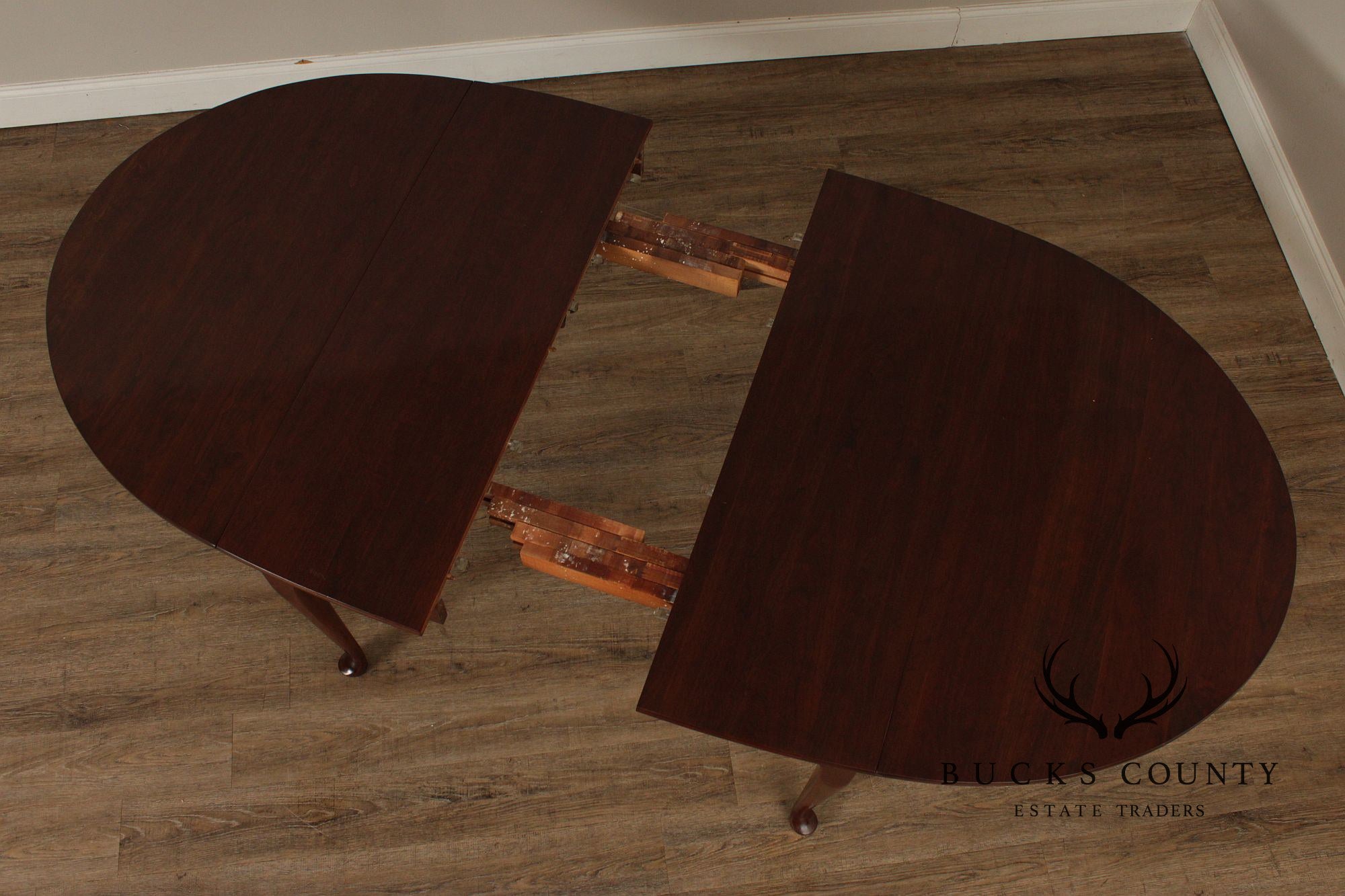 Pennsylvania House Queen Anne Style Cherry Drop Leaf Dining Table