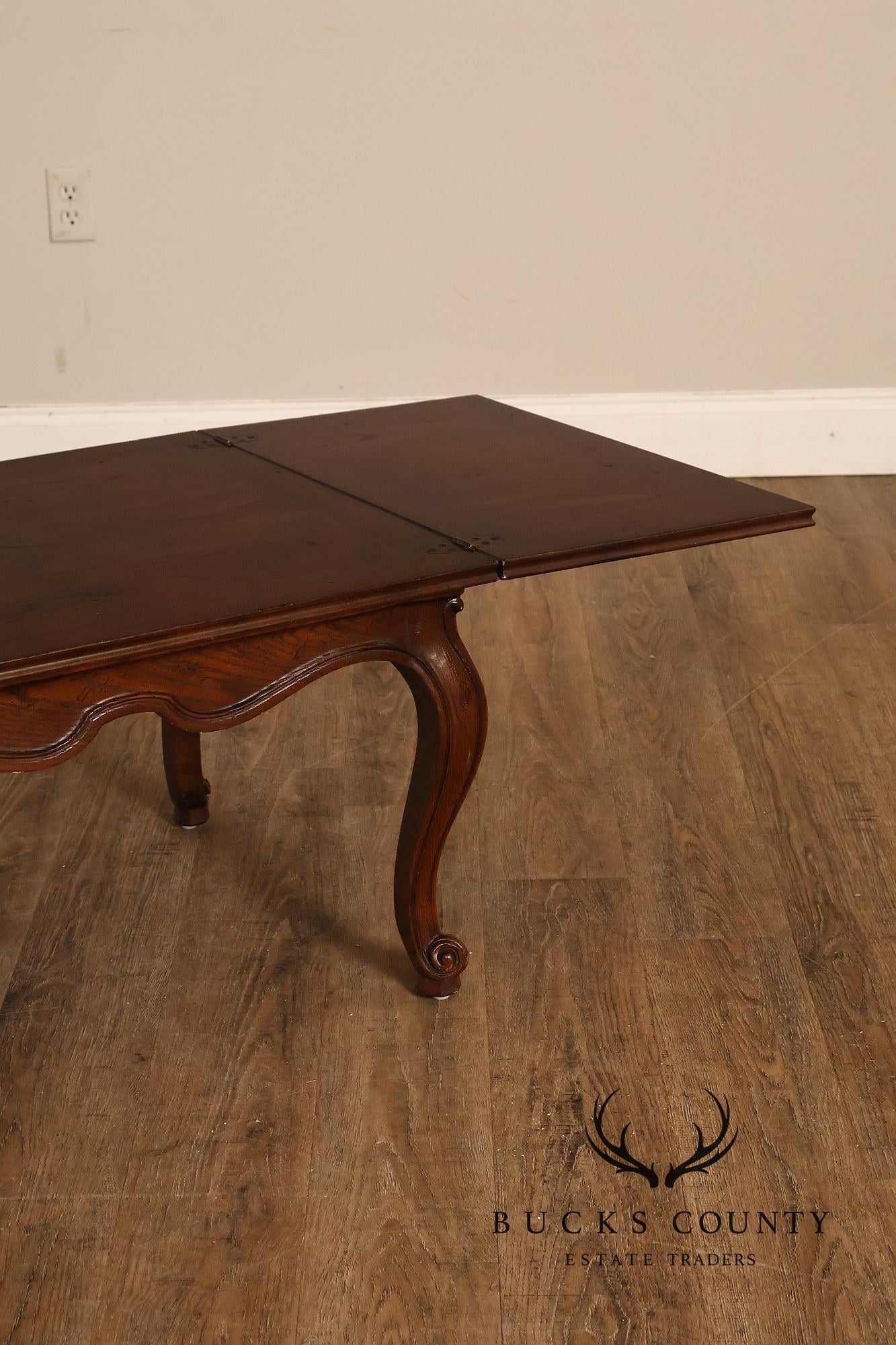 Henredon French Louis XV Style Oak Expanding Coffee Table