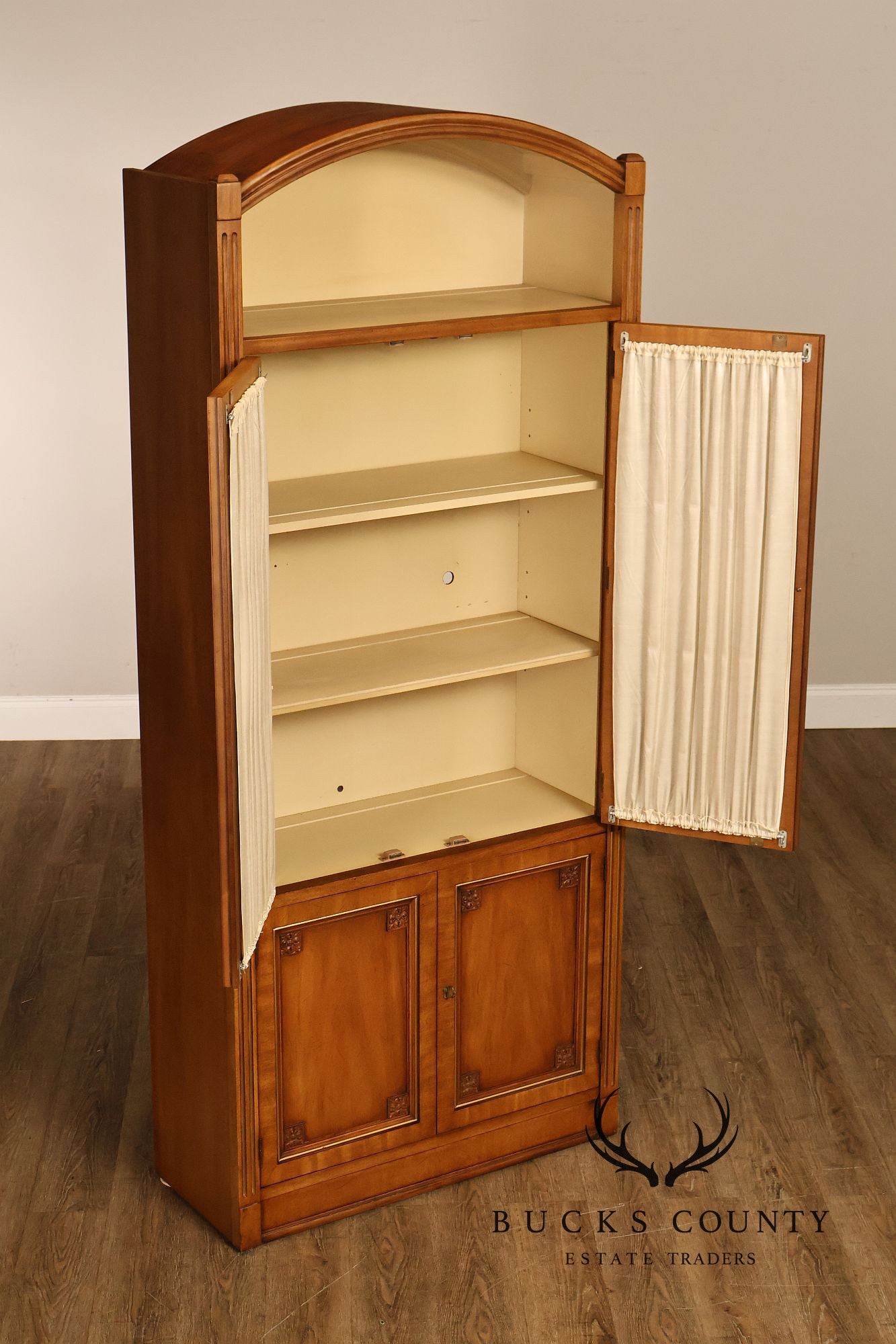 Henredon Vintage Pair Of Walnut Louis XVI Style Bookcases