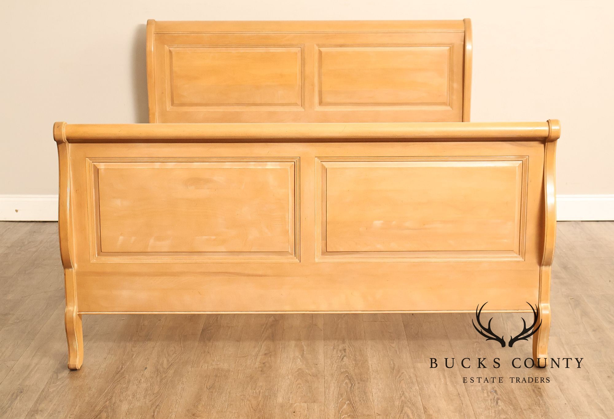 Ethan Allen 'Country French' Queen Sleigh Bed