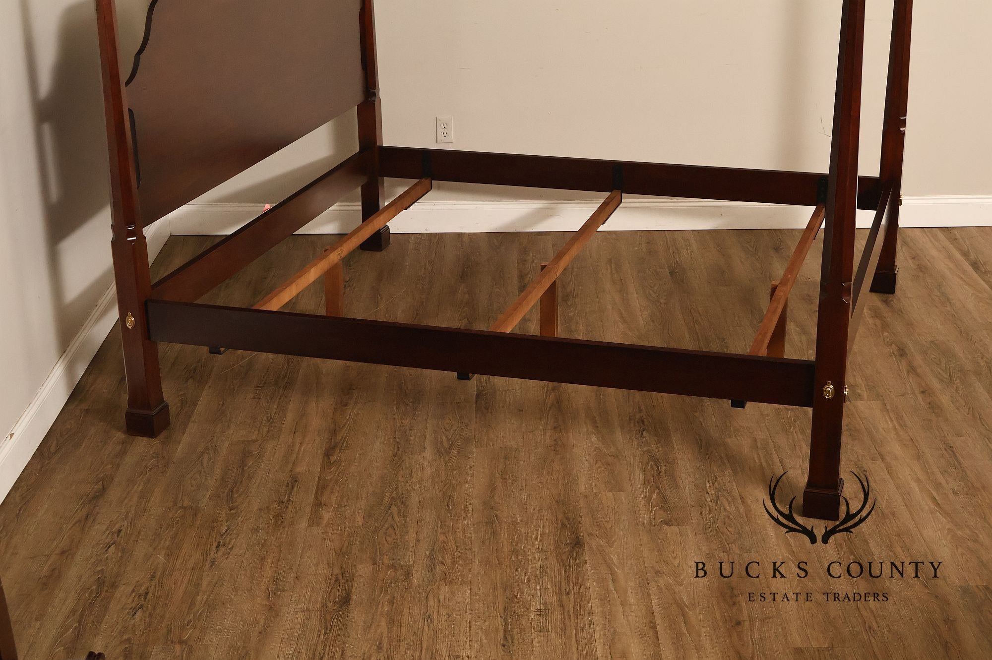 Henkel Harris Mahogany King Pencil Point Poster Bed