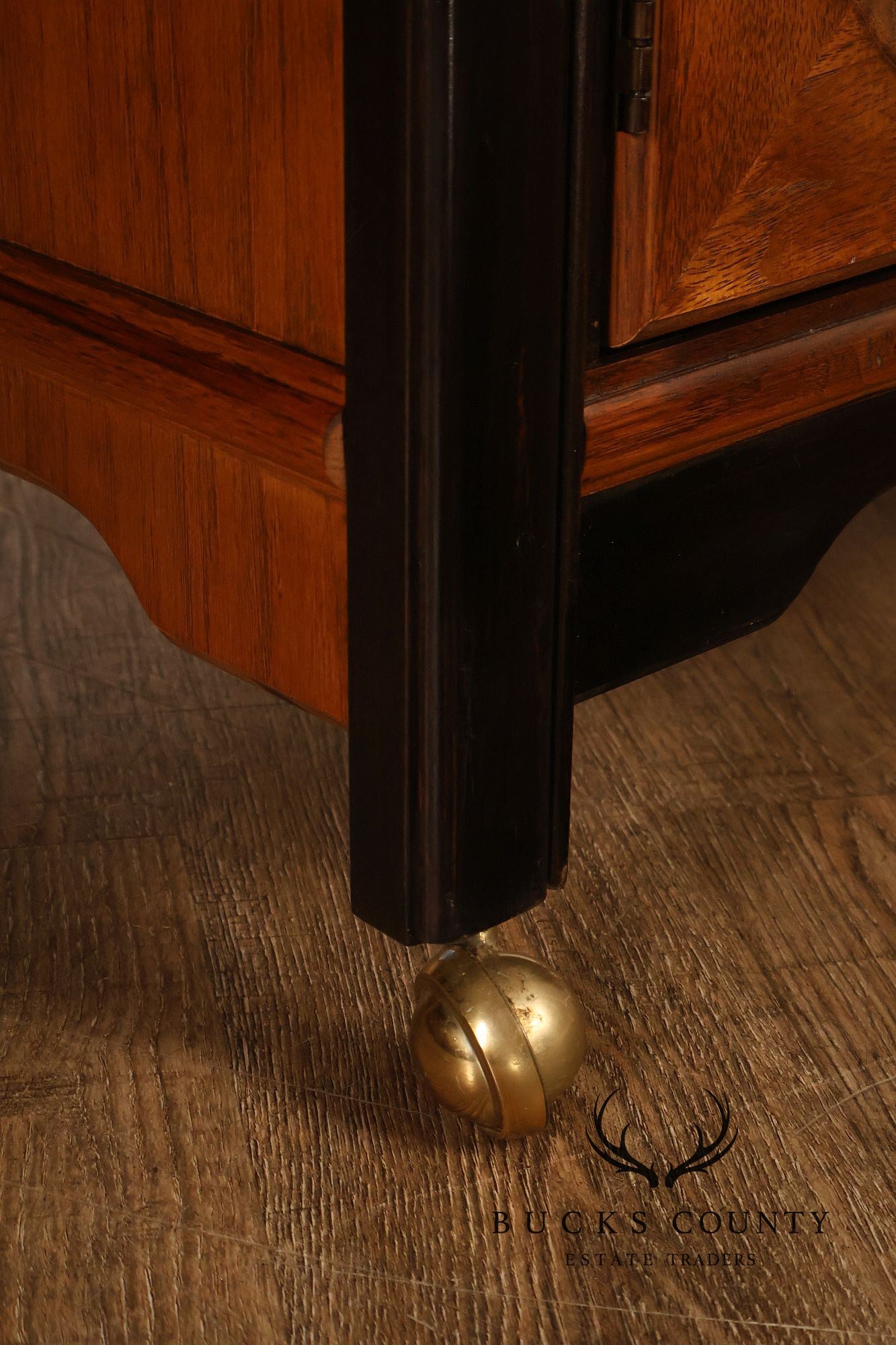 Thomasville 'Embassy' Asian Inspired Flip-Top Server