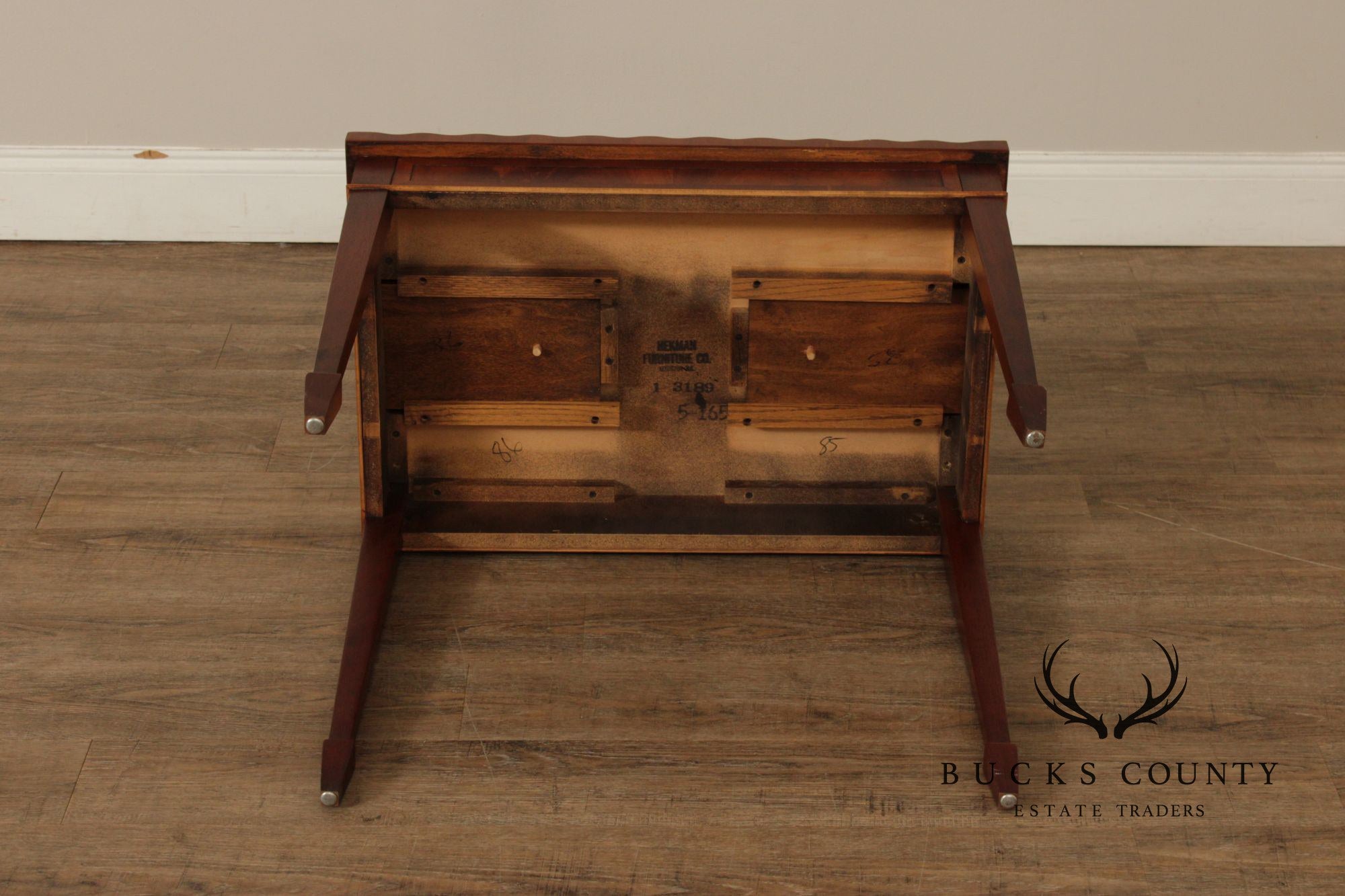 Hekman Federal Style Inlaid Mahogany And Yew Wood Side Table