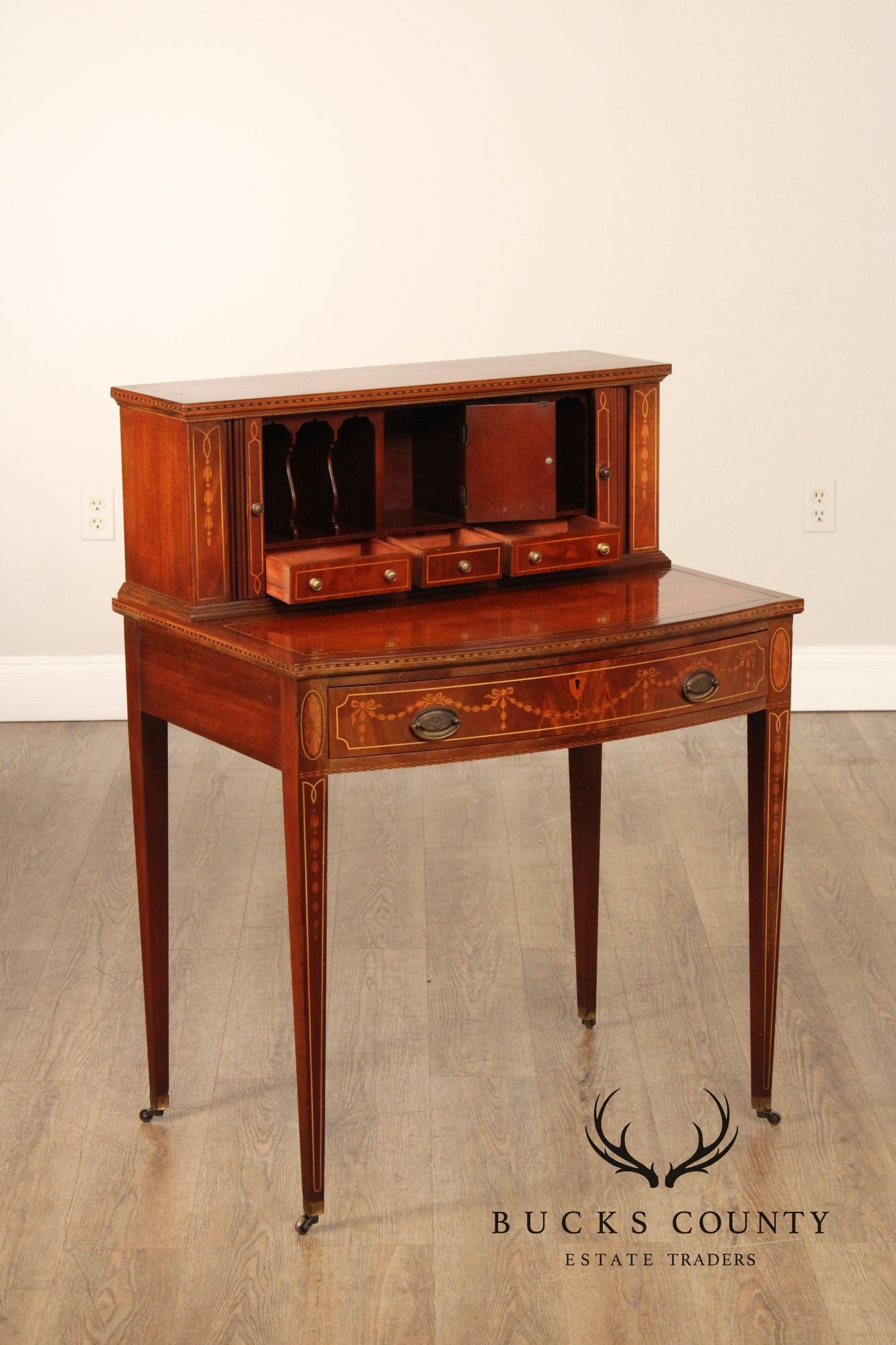 Hepplewhite Style 1940,s Mahogany Inlaid Writing Desk