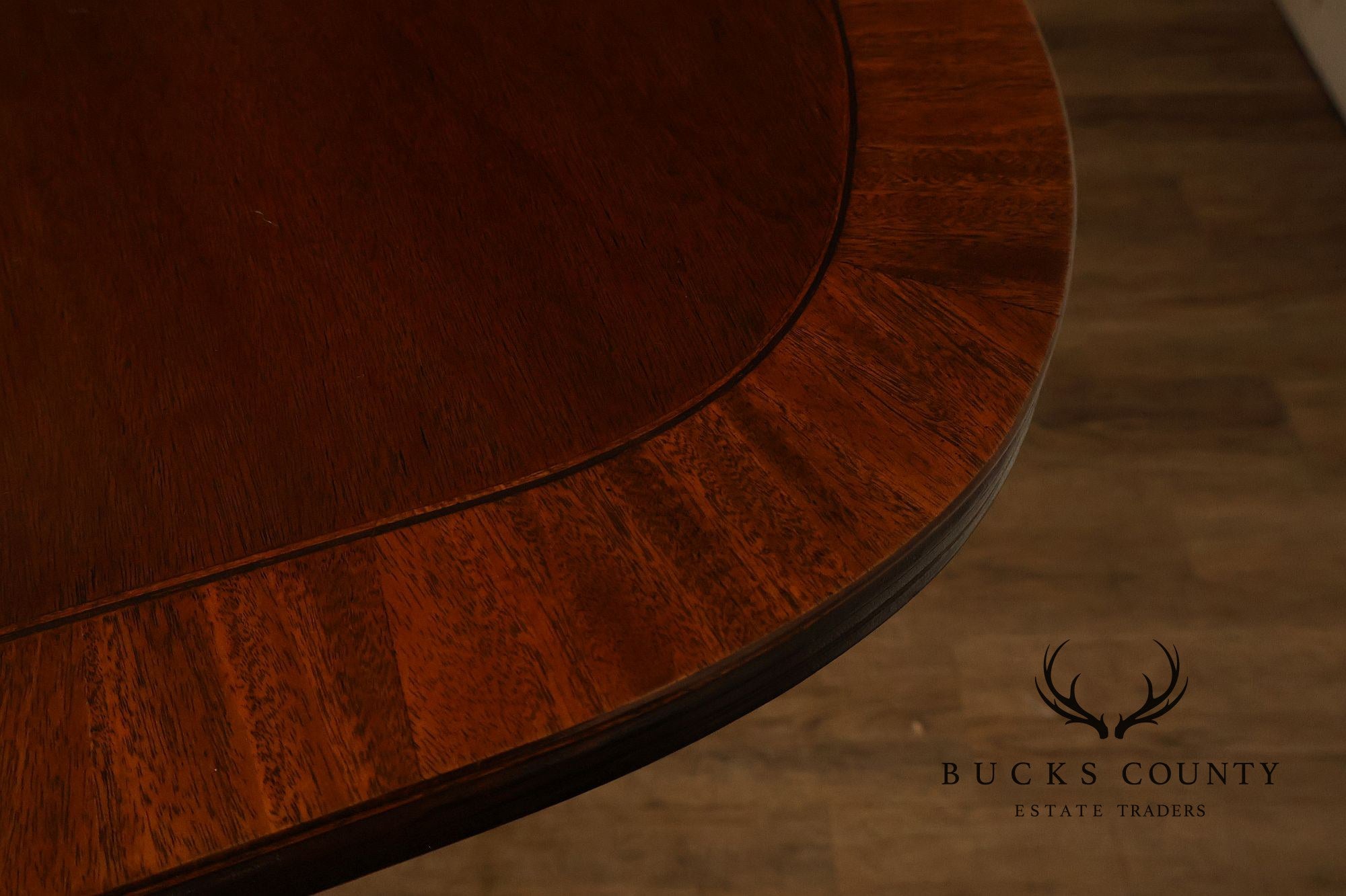 Hickory Chair Banded Mahogany Expandable Dining Table With Two Leaves