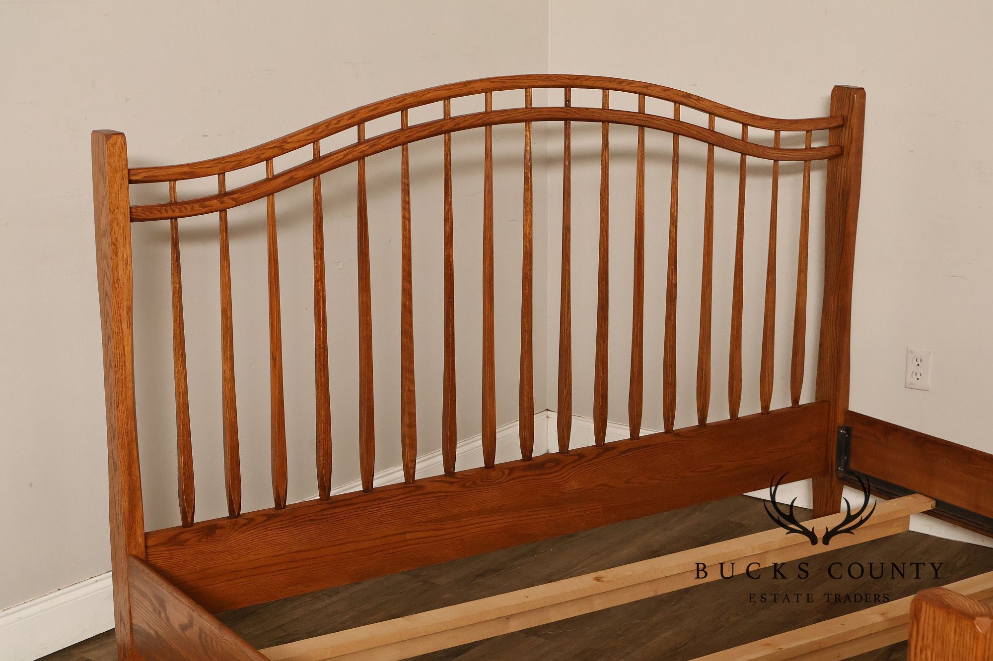 Hunt Country Furniture Windsor Style Oak King Size Bed