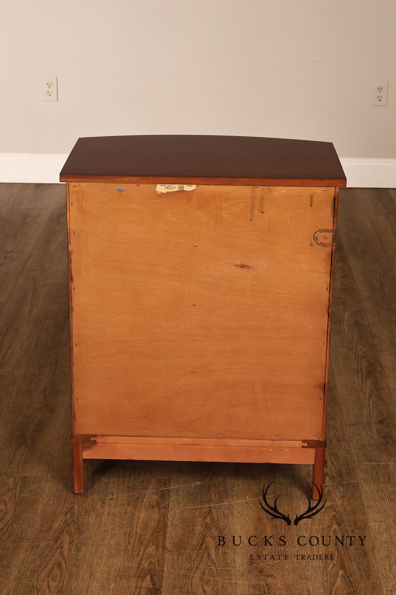 Thomasville Hepplewhite Style Pair Of Mahogany Bow Front Chest Nightstands