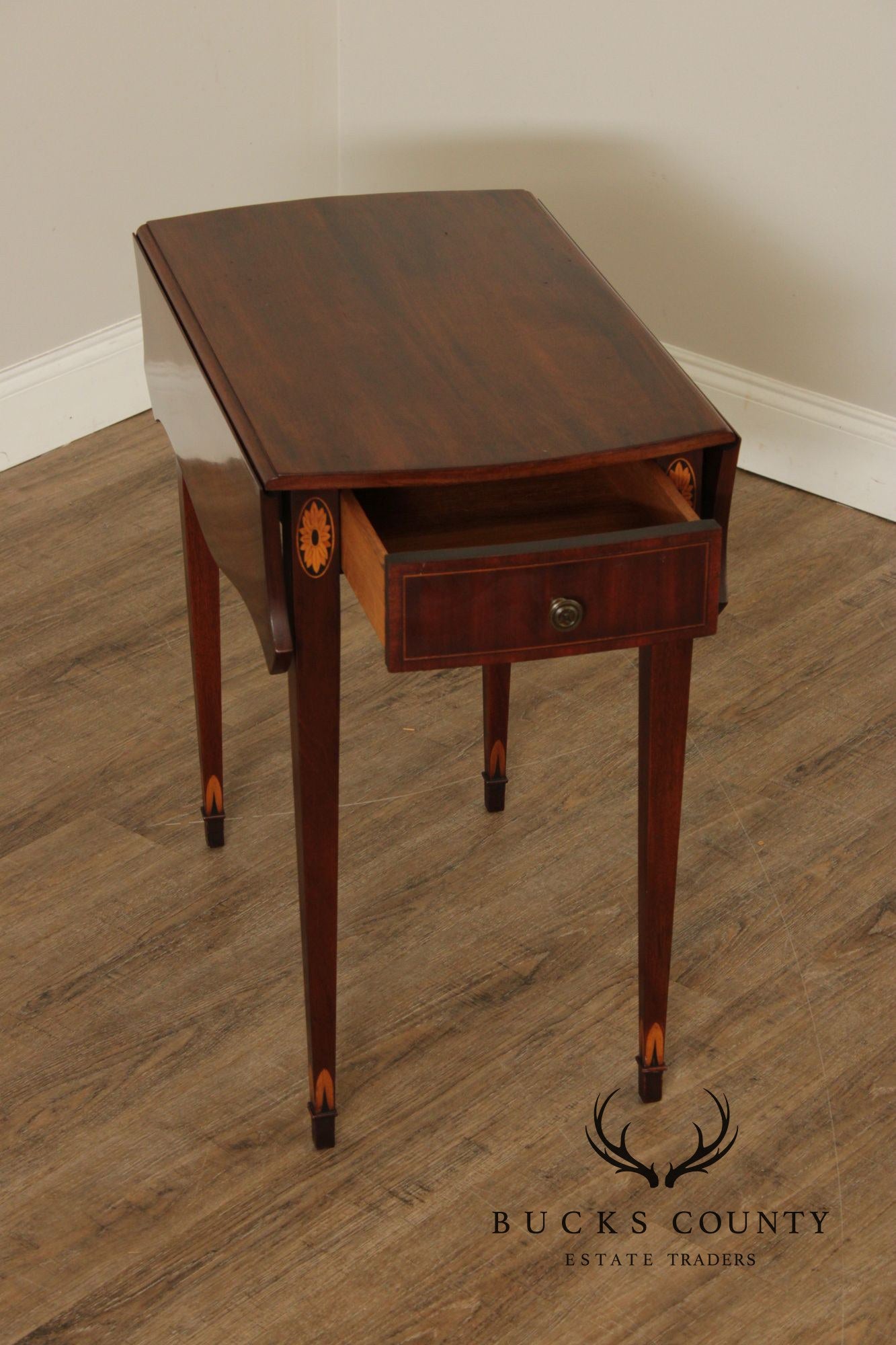 Kittinger Vintage Federal Style Mahogany Drop Leaf Pembroke Table
