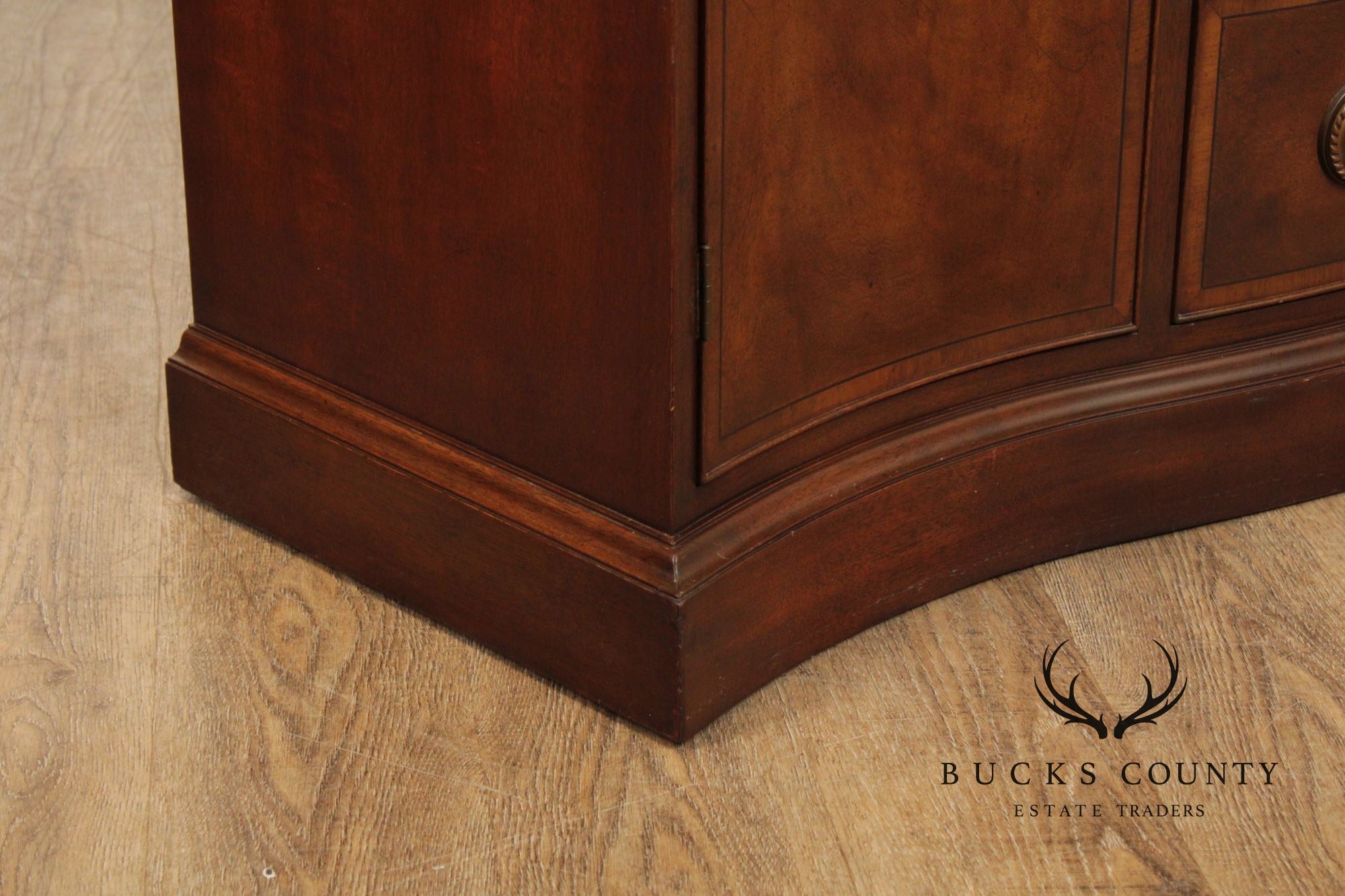 Old Colony Furniture Mahogany Serpentine Buffet Sideboard