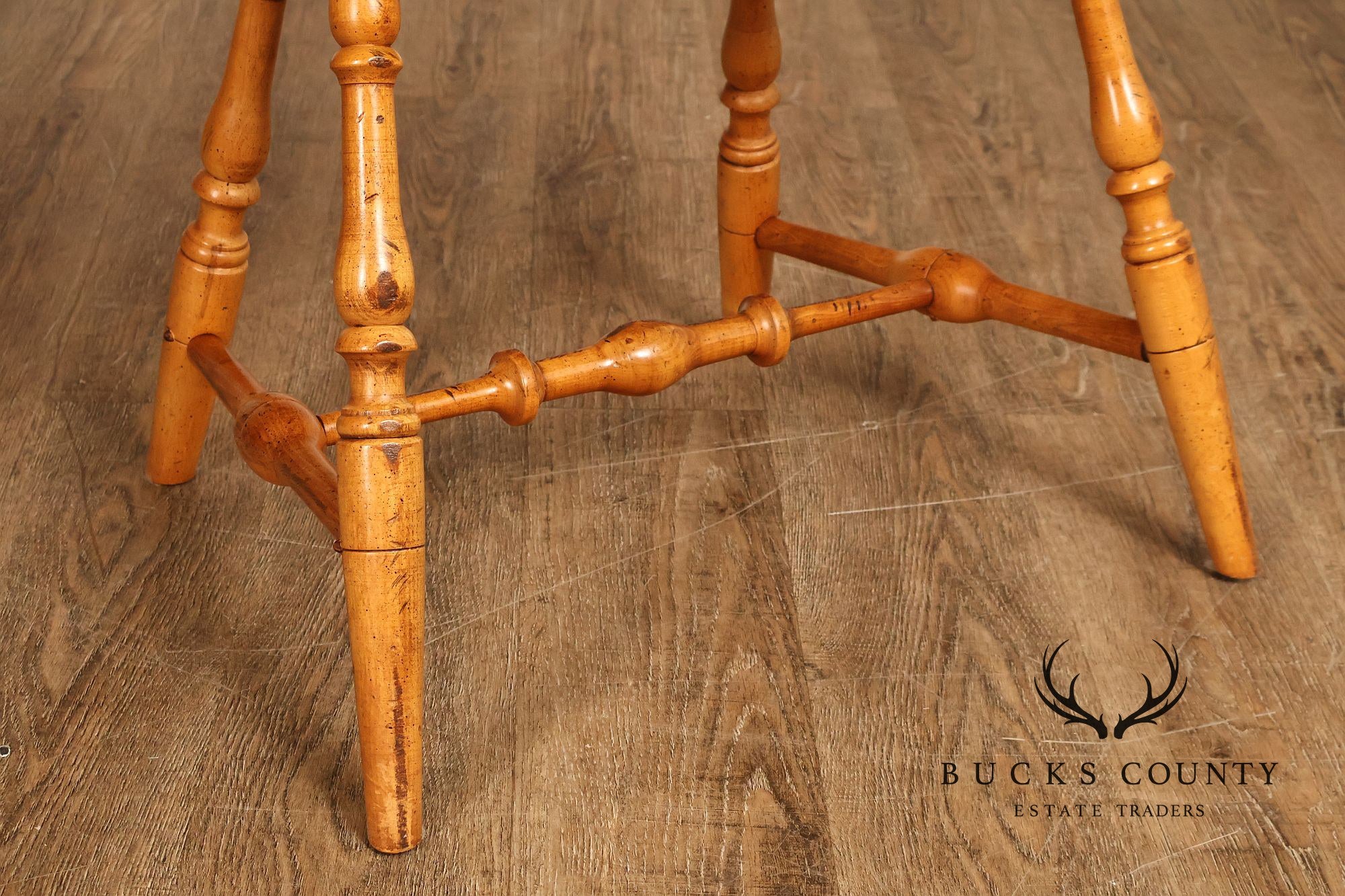 Duckloe Colonial Reproduction Set Of 5 Windsor Armchairs