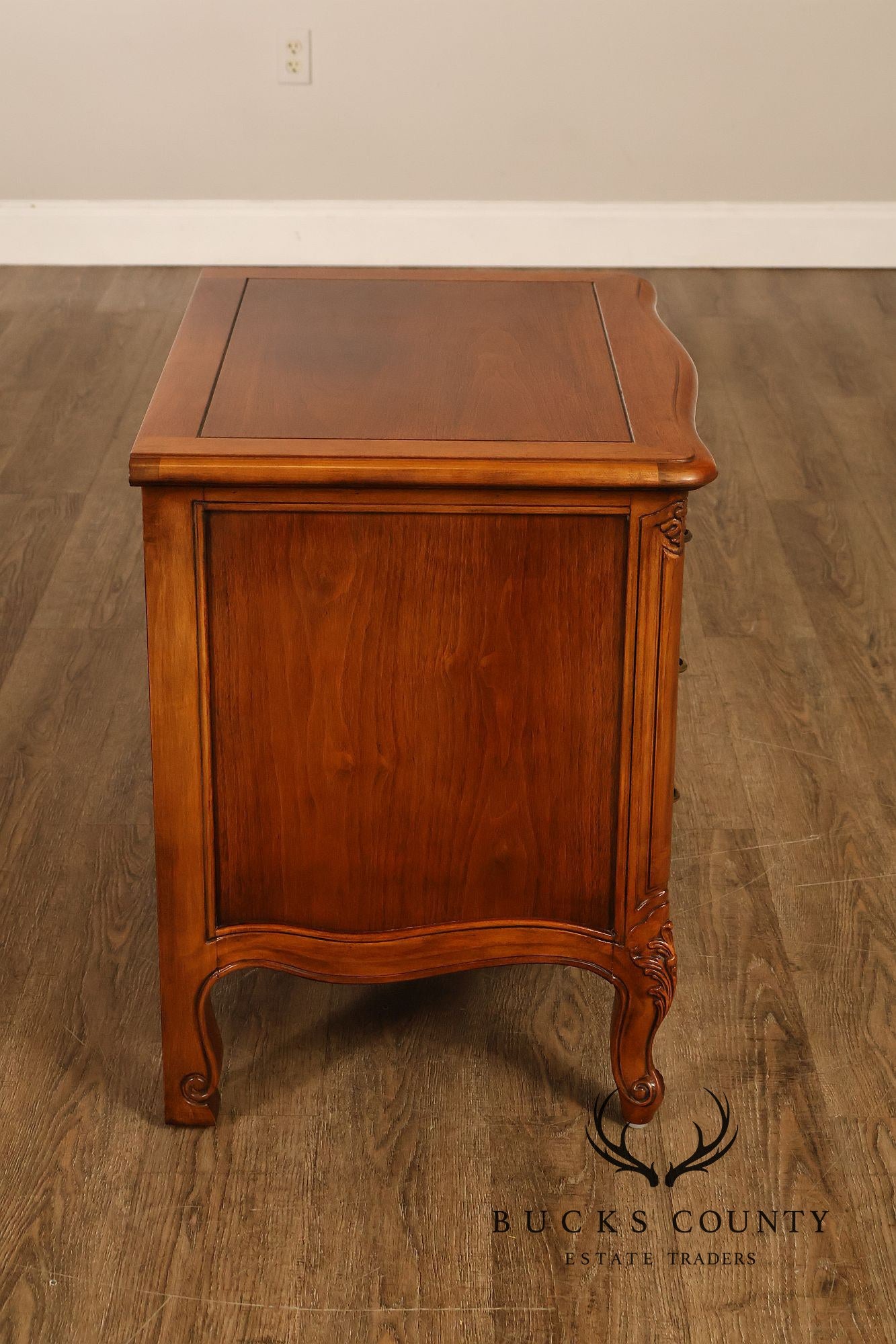 Henredon 'Villandry' French Louis XV Style Walnut Nightstand