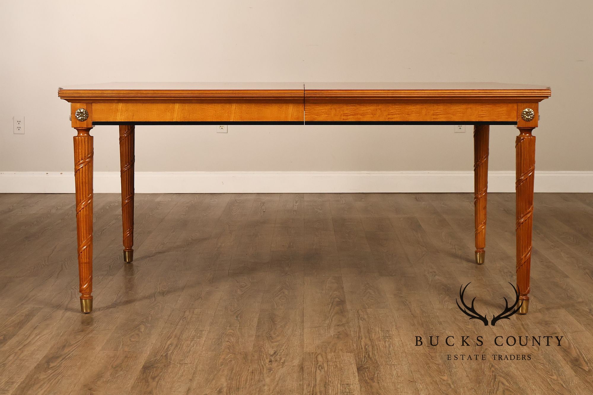 Thomasville Grand Classics Collection Louis XVI Neoclassical Dining Room Table with Leaves