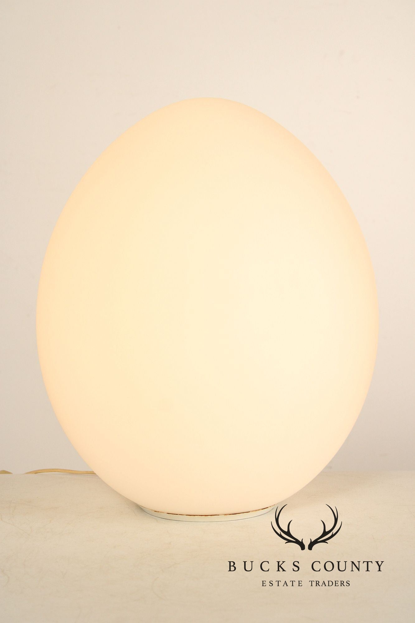 Laurel Lamp Company Mid Century Modern Glass Egg Lamp