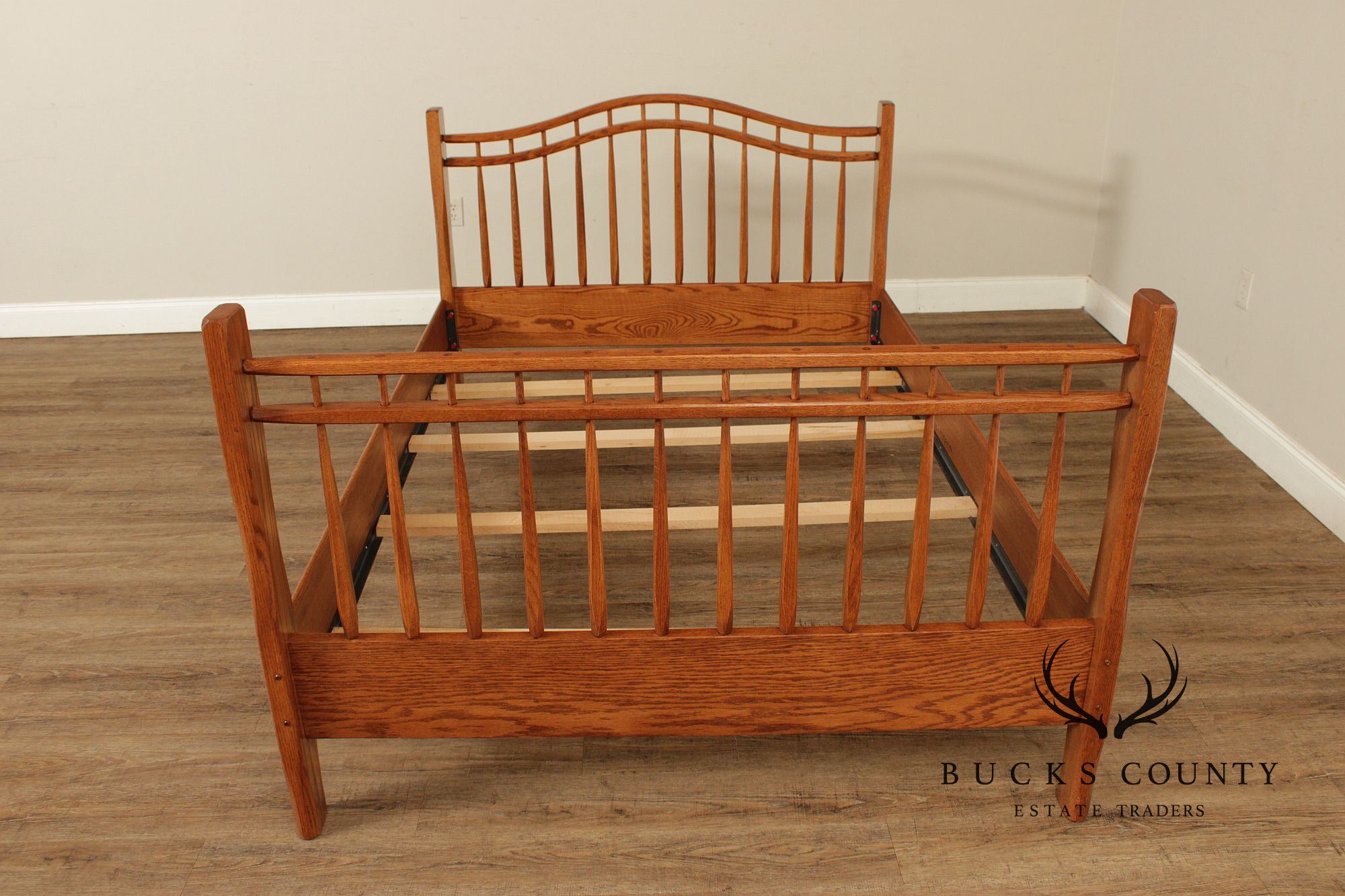 Hunt Country Furniture Farmhouse Style Oak Spindle Full-Size Bed