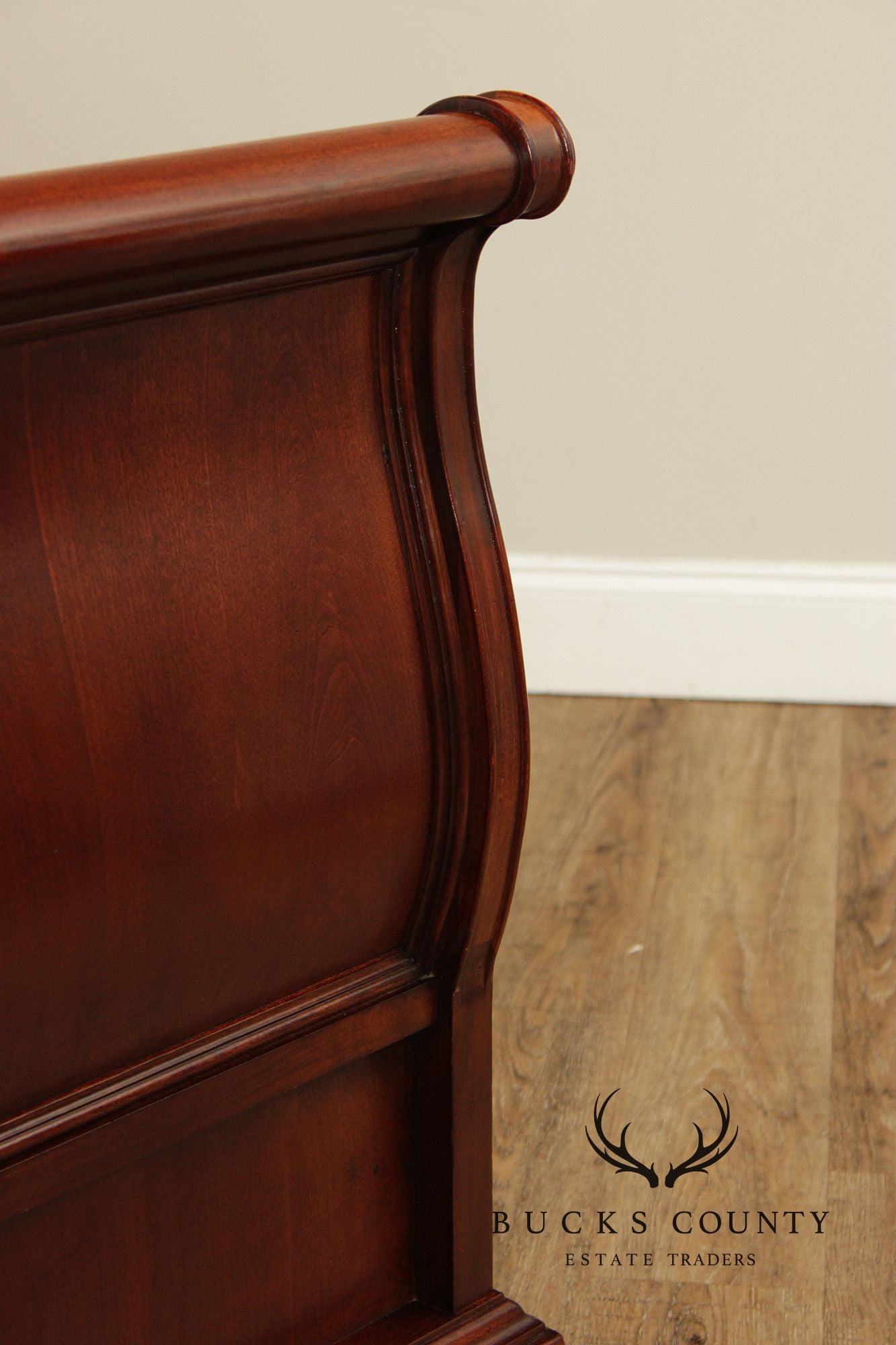 Traditional Style Cherry King Sleigh Bed