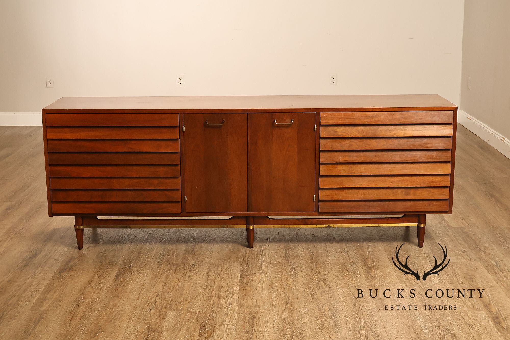 Merton Gershun For American Of Martinsville Mid Century Modern Walnut Lowboy Dresser