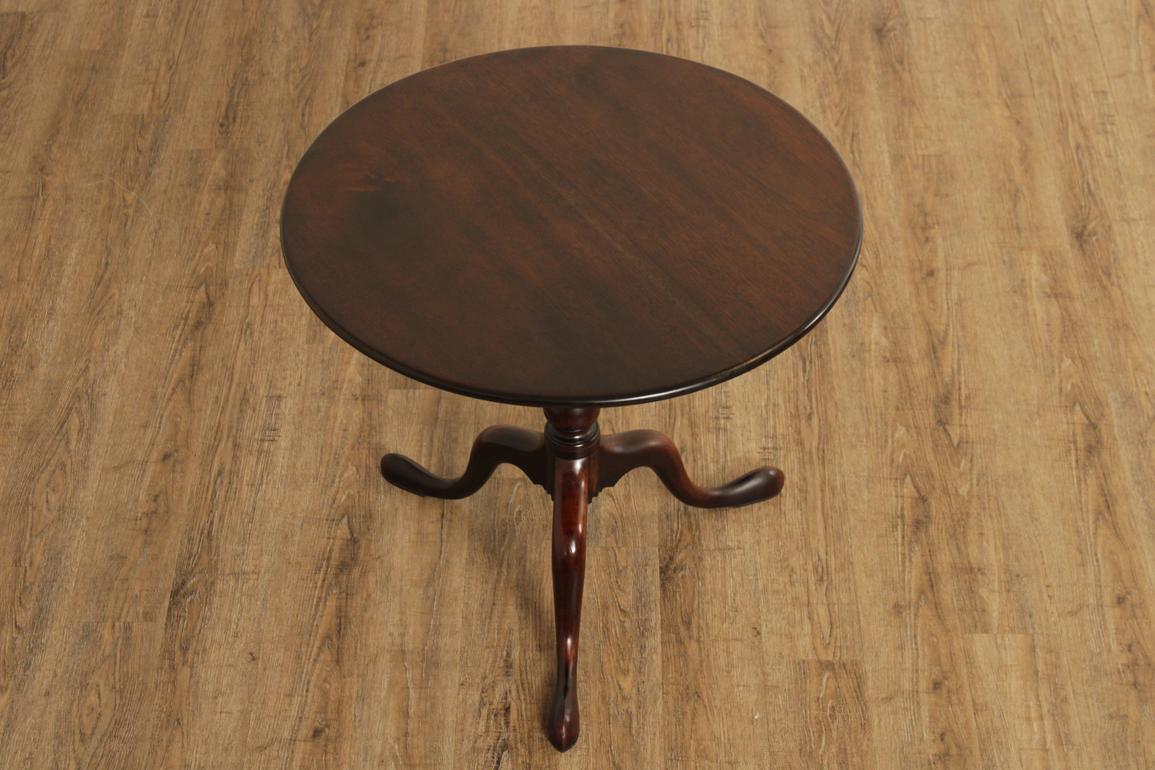 Queen Anne Style Antique Mahogany Tilt-Top Tea Table