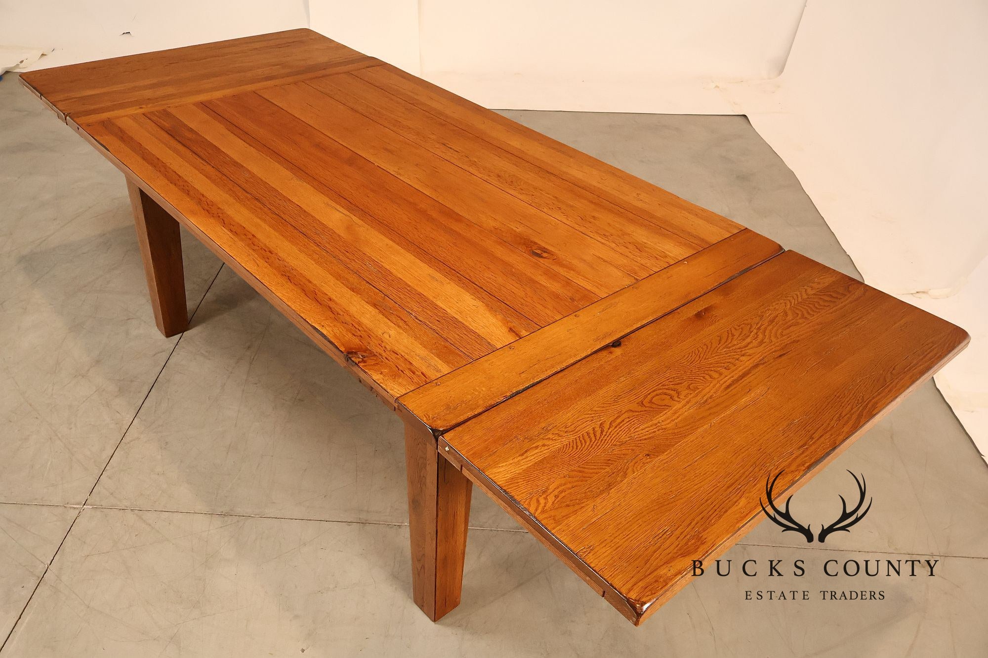 Broyhill Attic Heirlooms Farmhouse Extending Dining Table