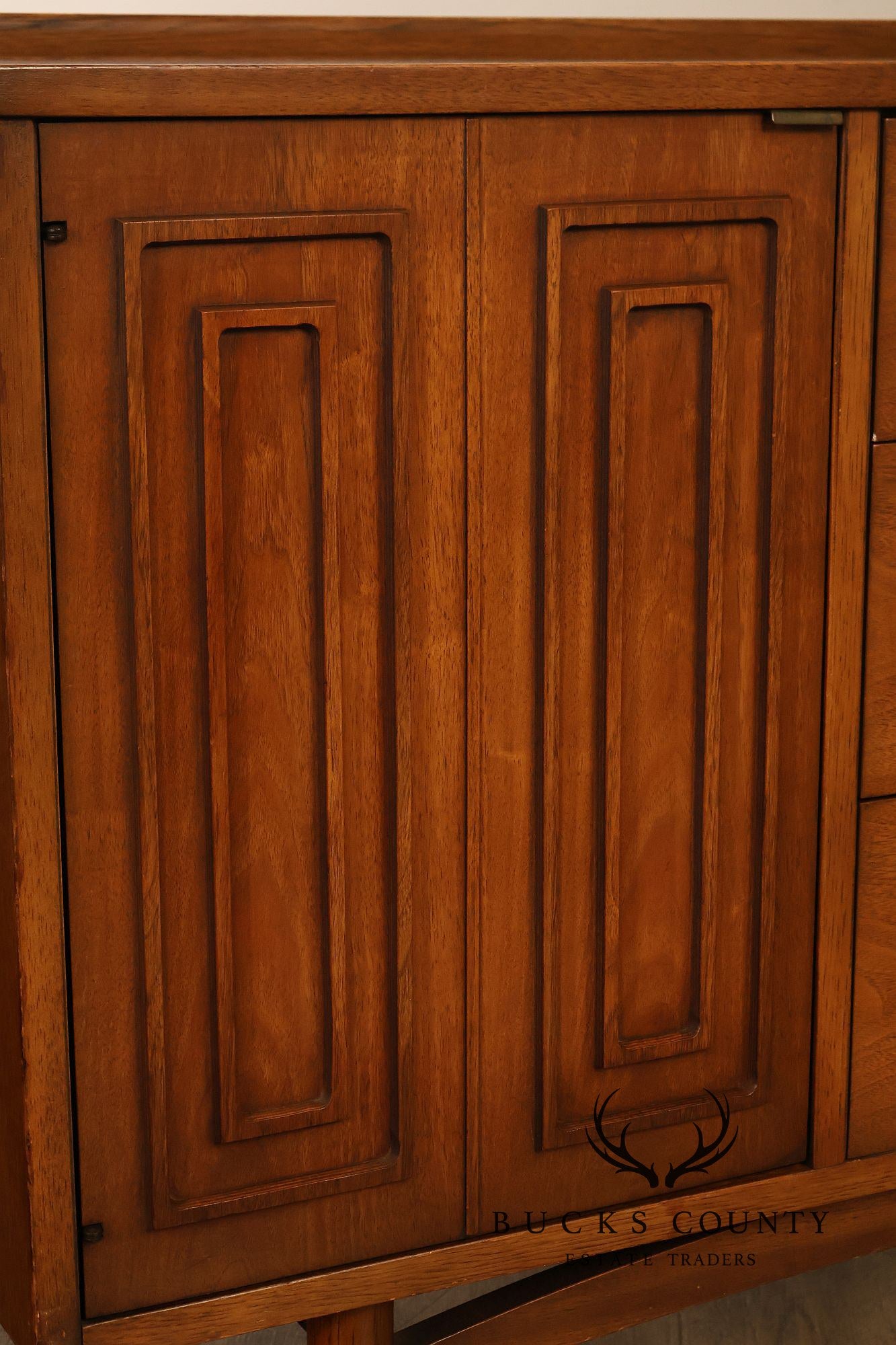Broyhill 'Sculptra' Mid Century Modern Walnut Sideboard