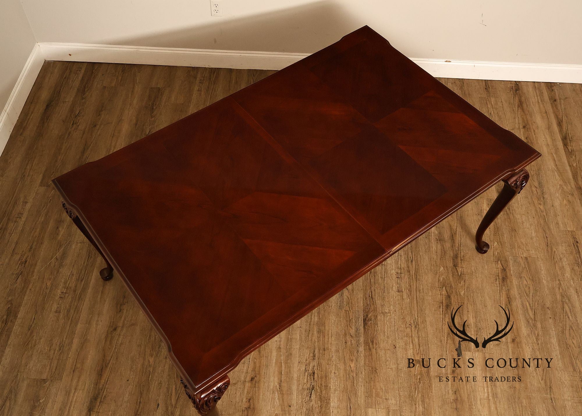 Thomasville Queen Anne Style Cherry Diamond Marquetry Extension Dining Table