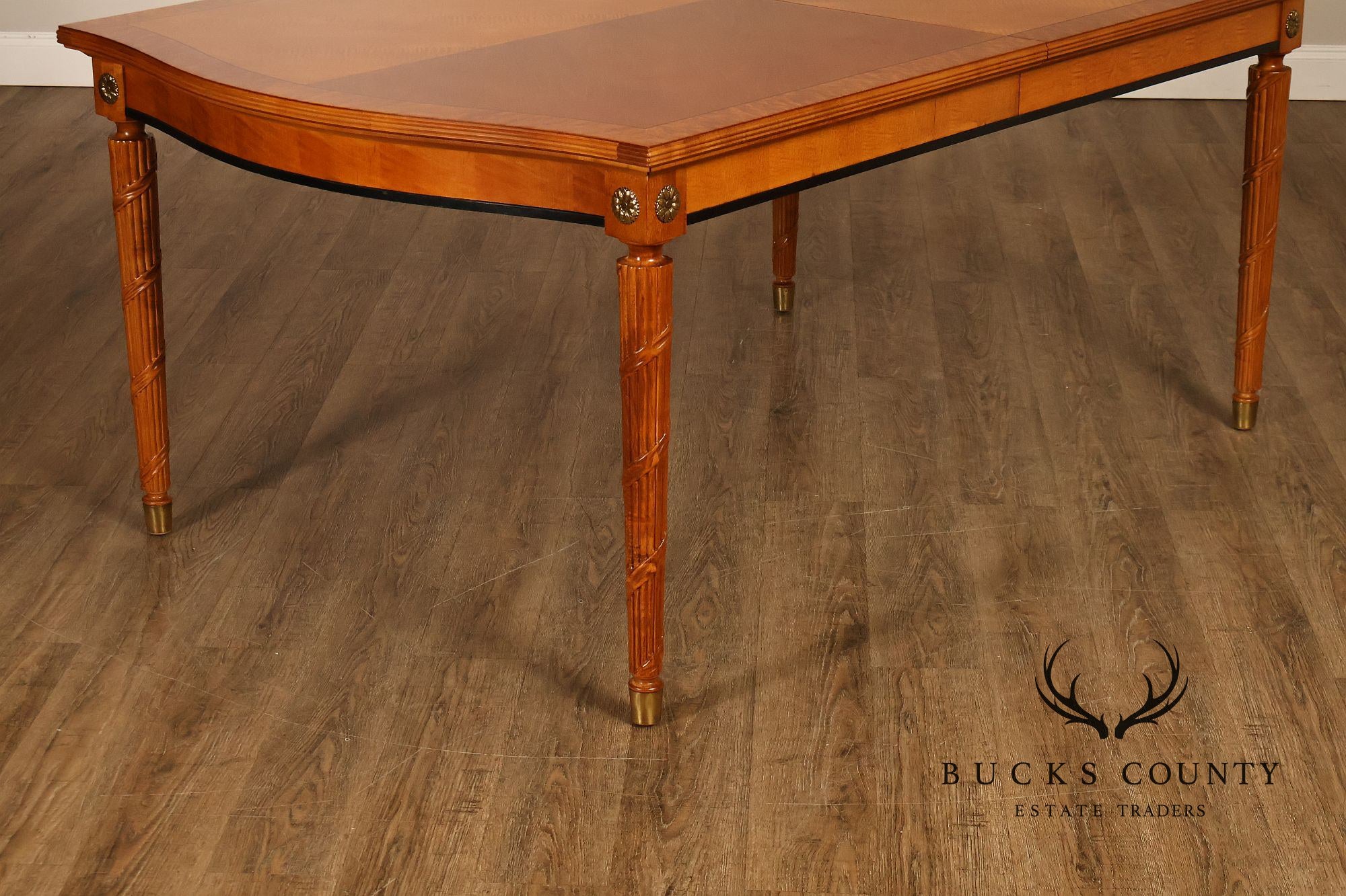 Thomasville Grand Classics Collection Louis XVI Neoclassical Dining Room Table with Leaves