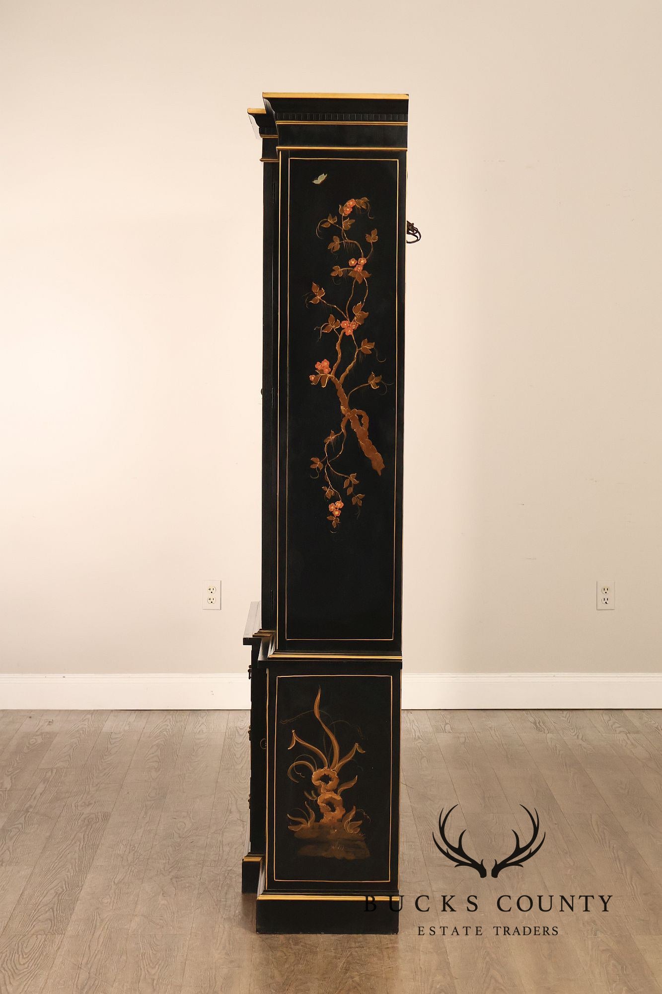 Hickory American Masterpiece Collection Vintage Chinoiserie China Cabinet
