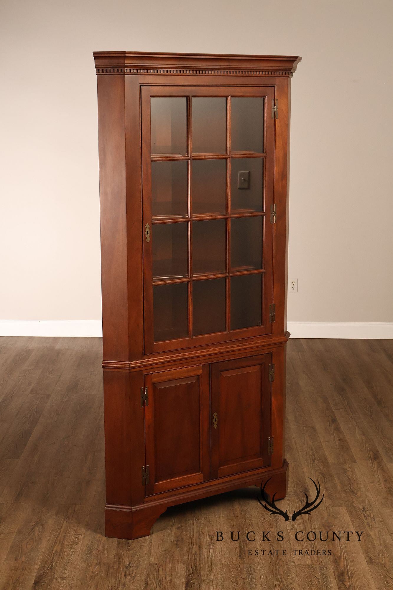Stickley Traditional Newport Mahogany Lighted Corner Cabinet