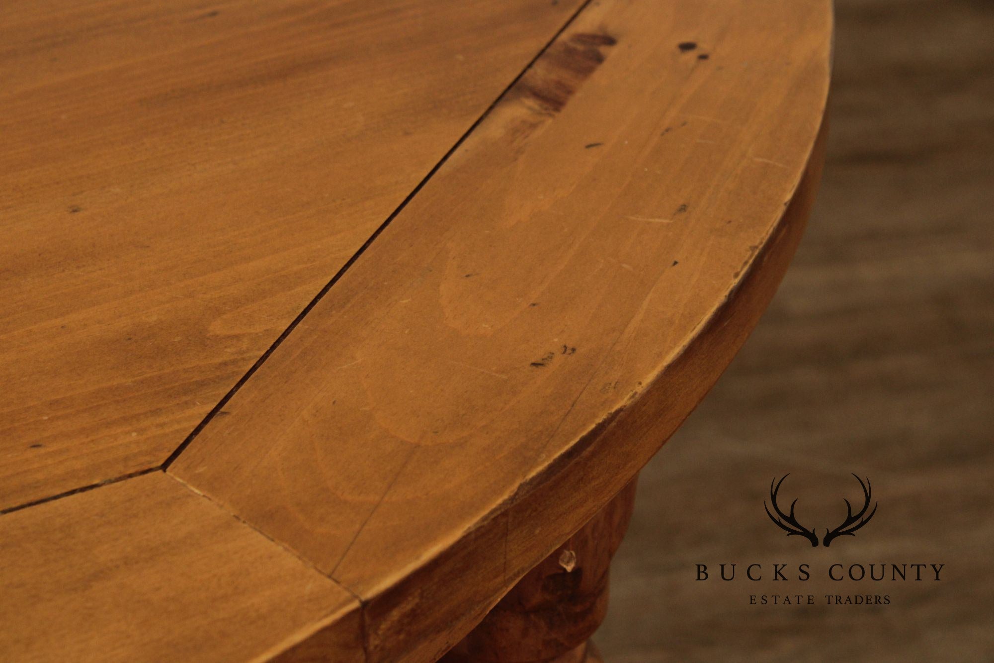 Farmhouse Pine Extendable Oval Dining Table