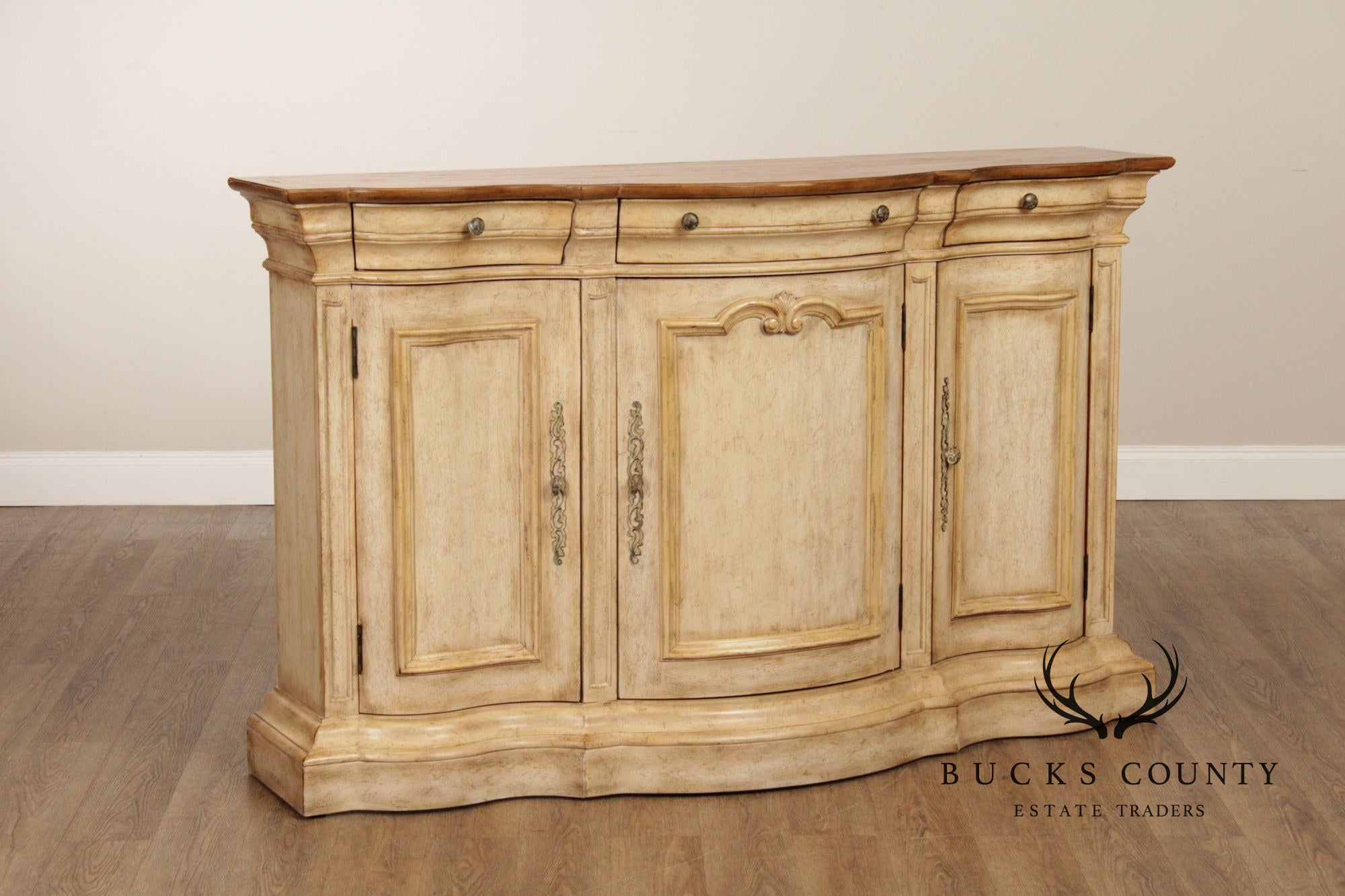Hooker Furniture Grandover 3 Door Shaped Credenza Sideboard
