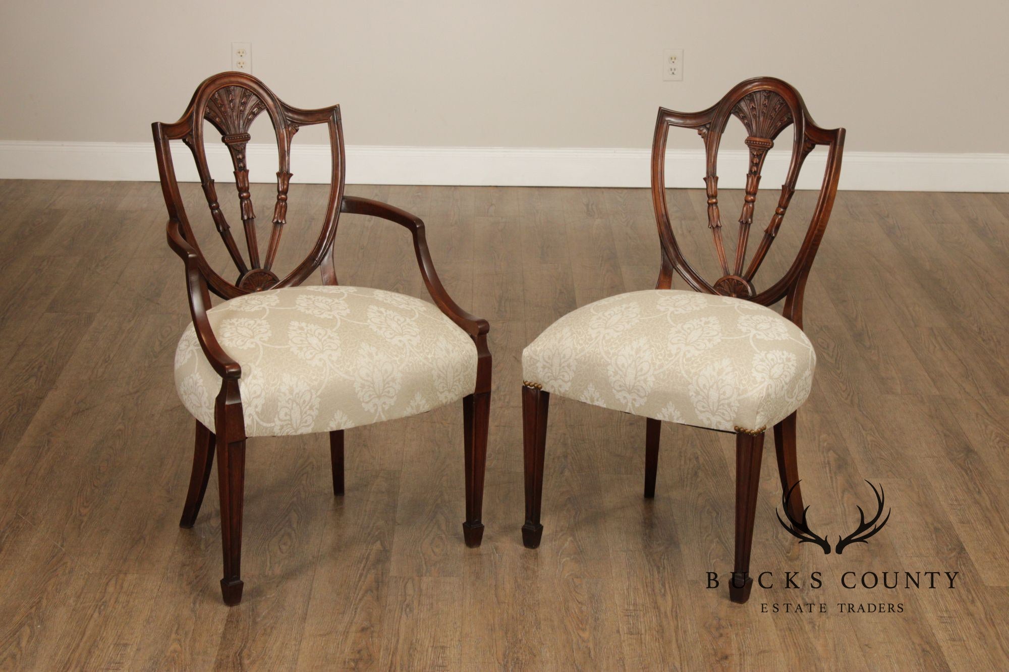 Hepplewhite Style Custom Quality Set Of Eight Carved Shield Back Dining Chairs