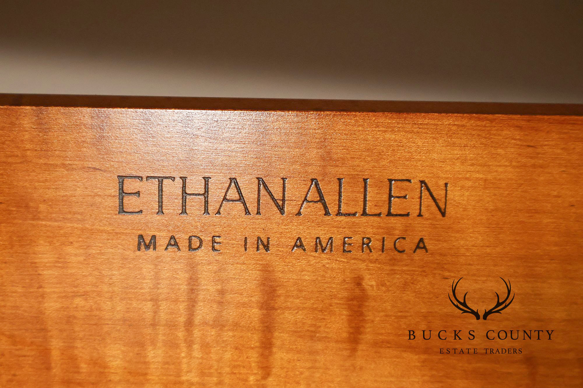 Ethan Allen 'Legacy' French Country Style Queen Sleigh Bedframe