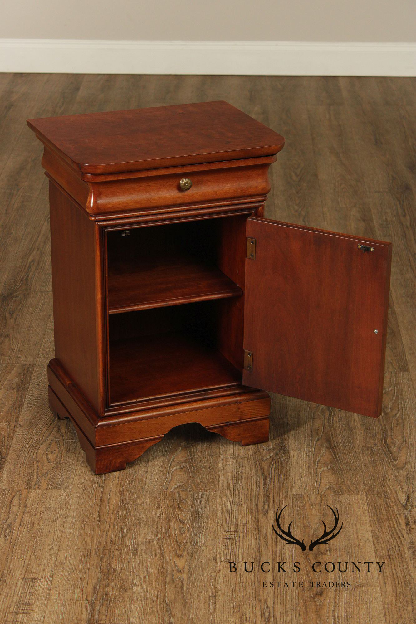 Lexington Furniture 'Chez Michelle' Bedside Cabinet Nightstand