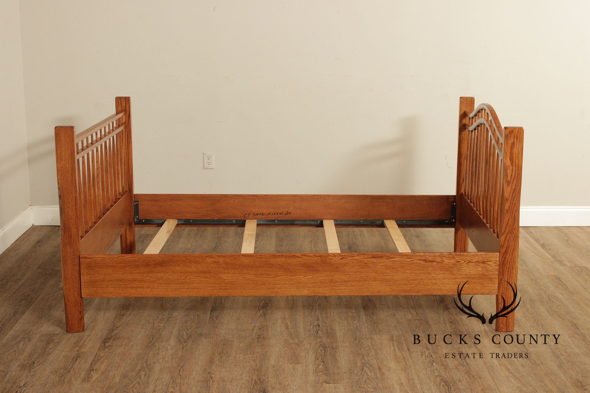 Hunt Country Furniture Farmhouse Style Oak Spindle Full-Size Bed