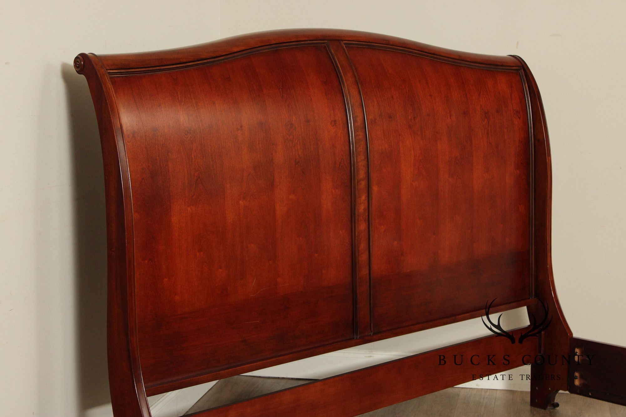 Traditional Style Cherry King Sleigh Bed