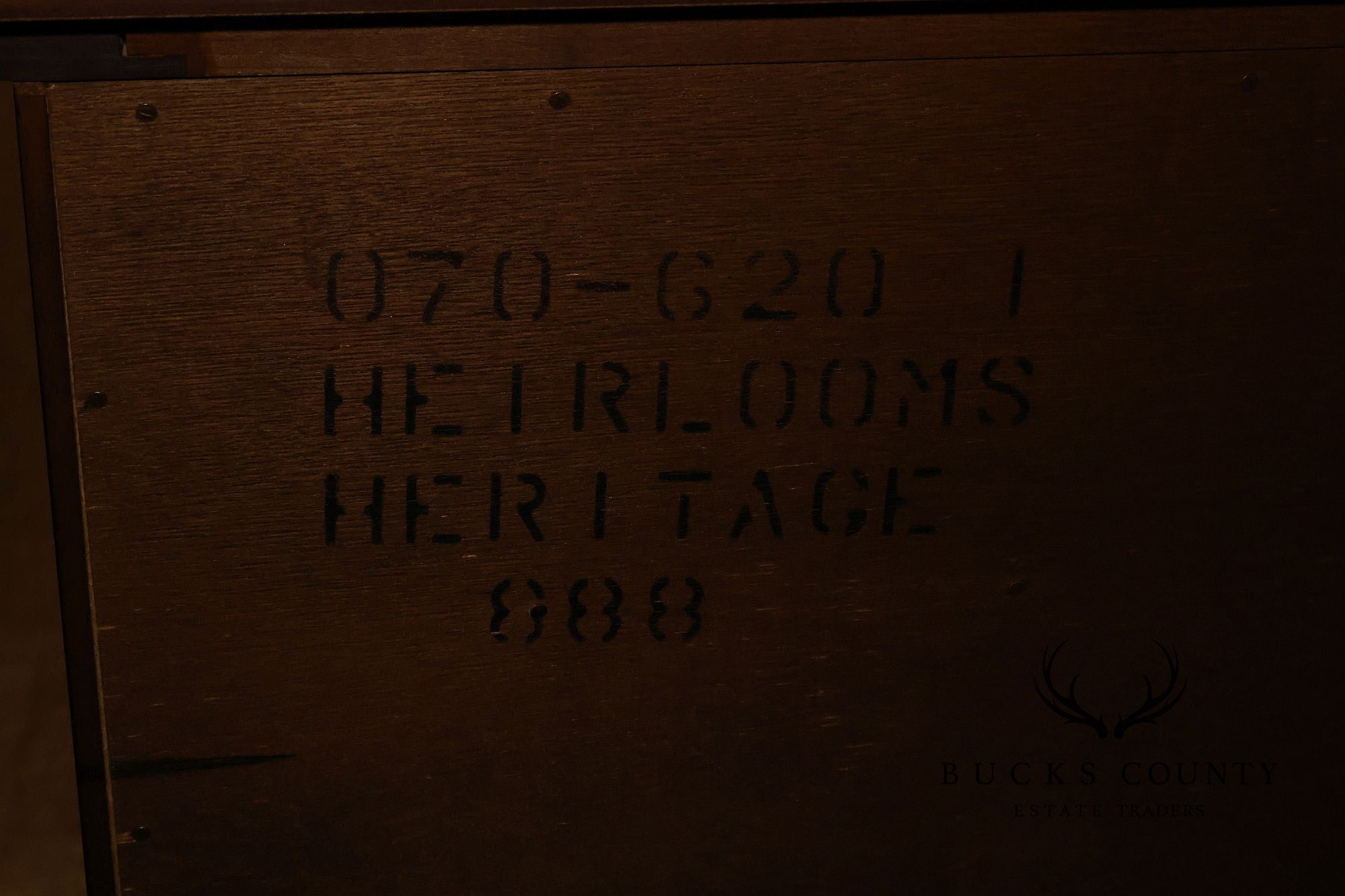 Drexel Heritage Heritage Georgian Style Mahogany Pair Of Chest Nightstands