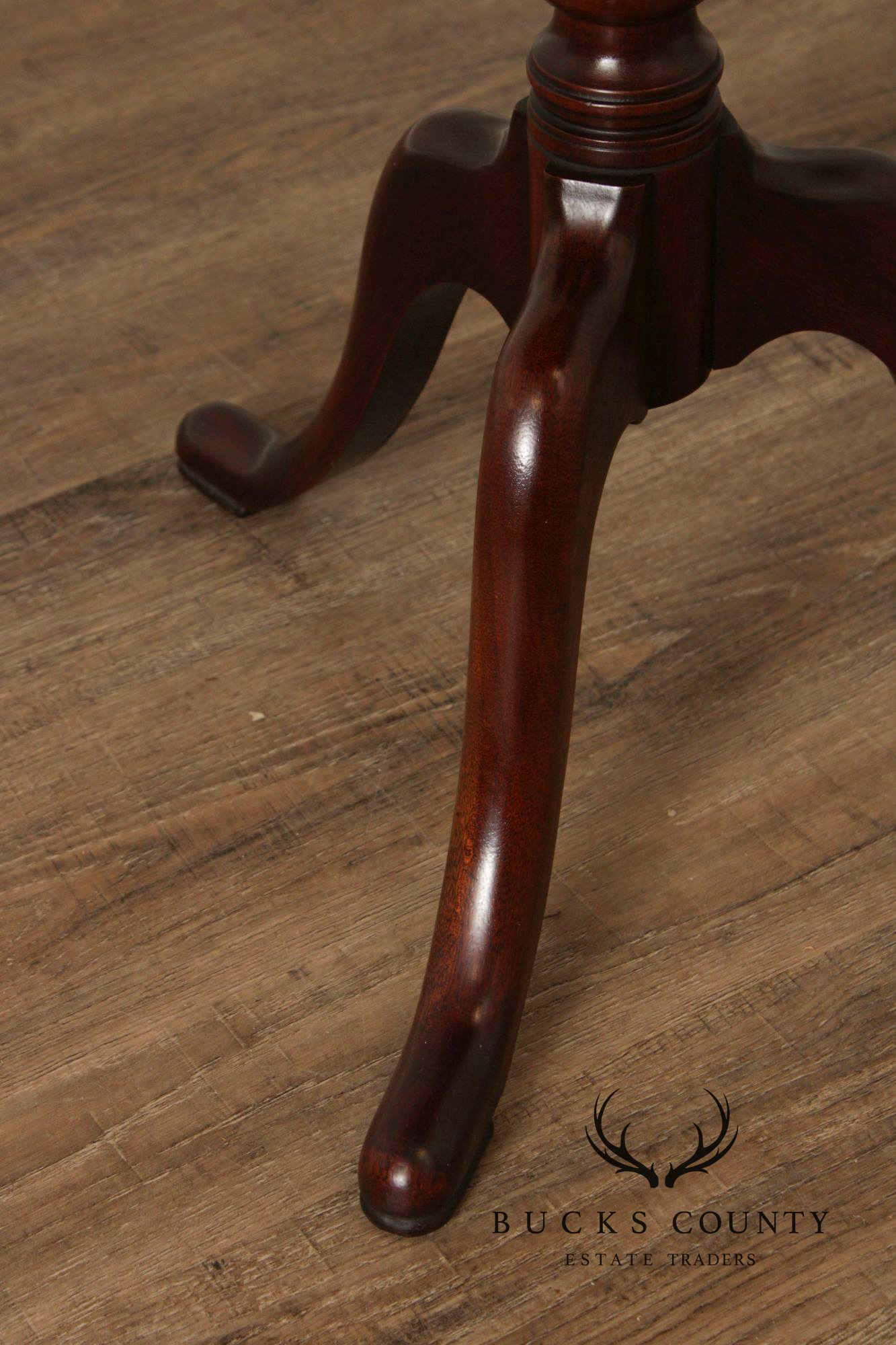 Mahogany Federal Style Round Pedestal Table