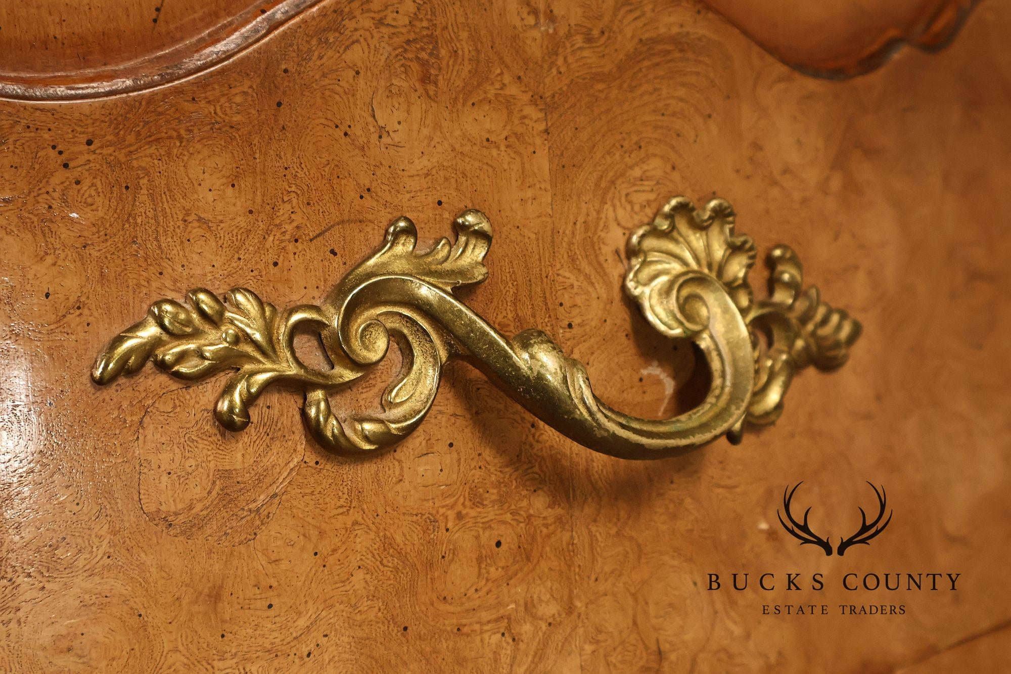 Italian Rococo Style Pair of Bombe Chest Nightstands