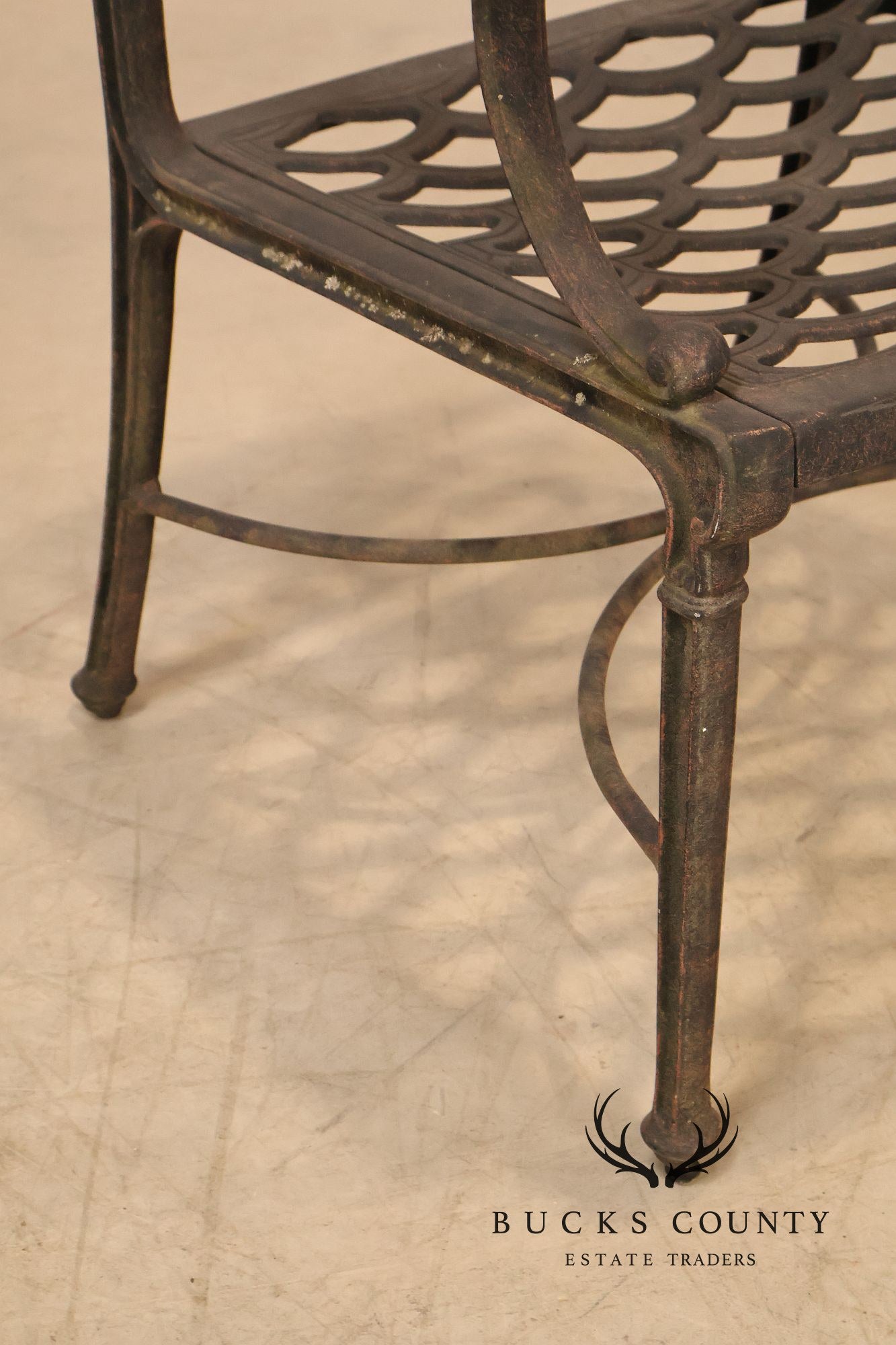 Hanamint Outdoor Round Cast Aluminum Dining Table and Chair Set