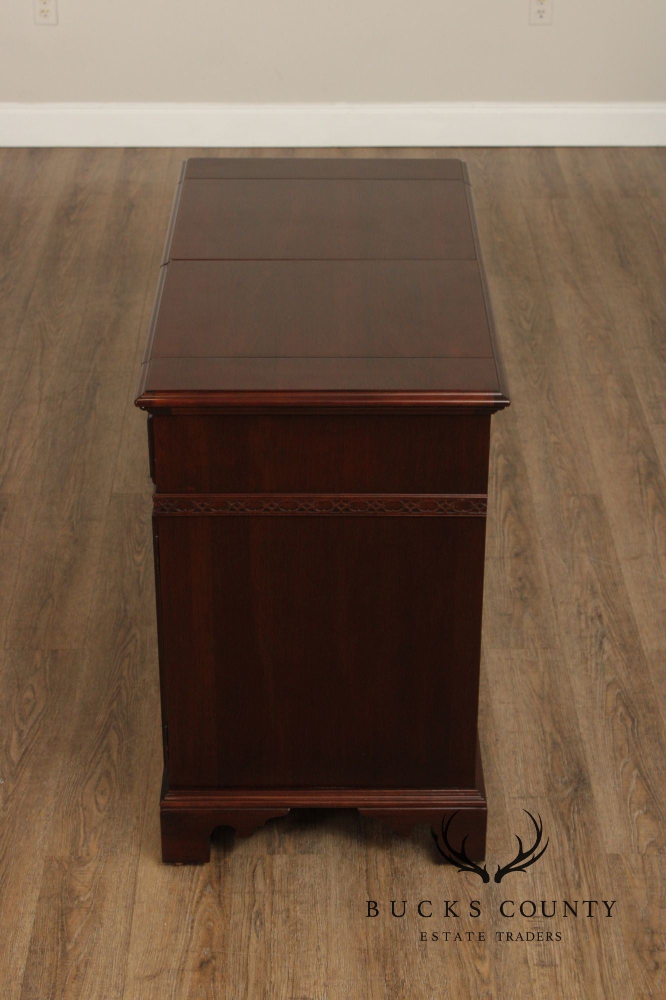 Ethan Allen Georgian Style Cherry Top Server