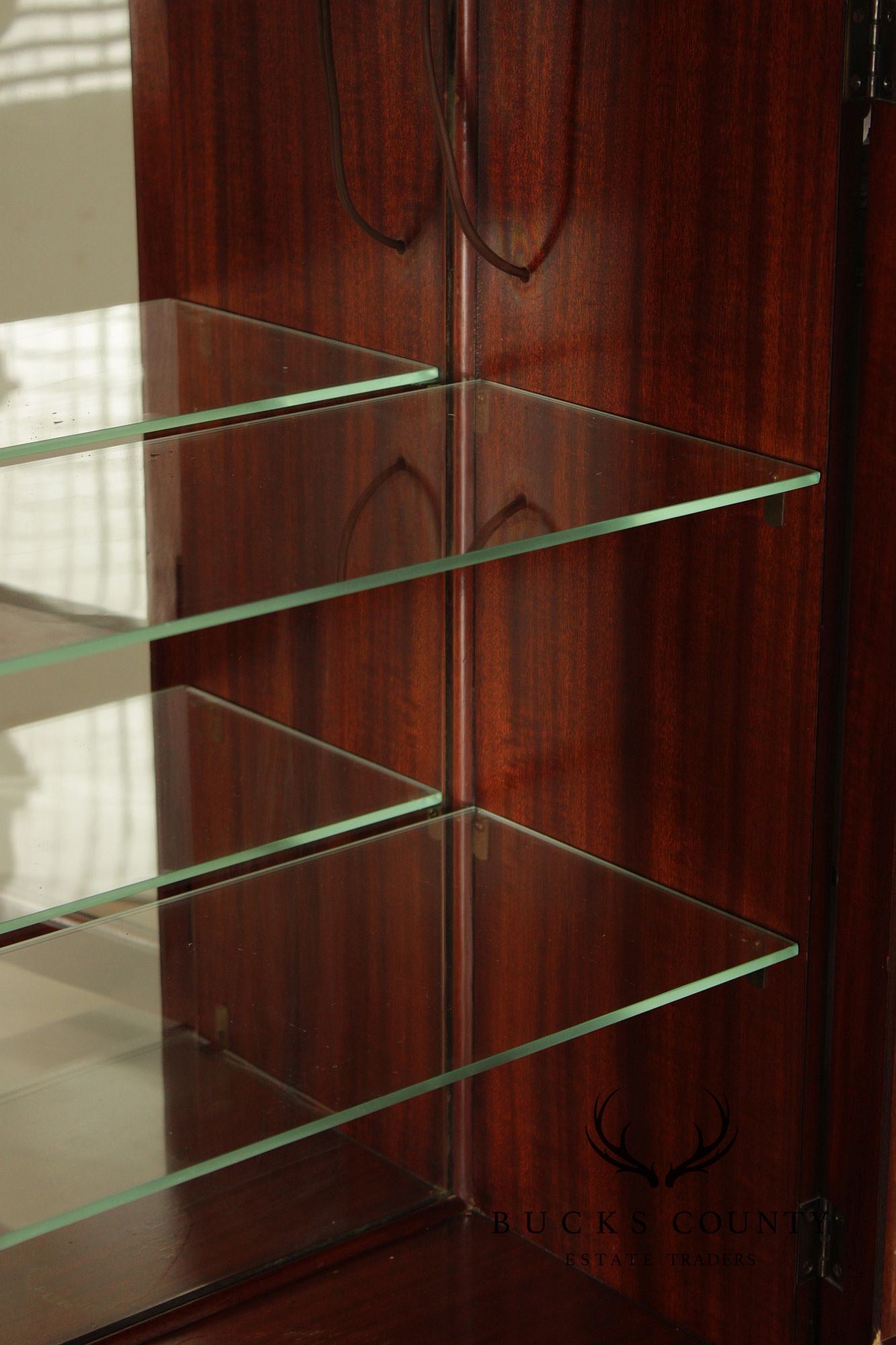 Weiman Heirloom Quality Chinese Chippendale Style Mahogany Vitrine Display Cabinet