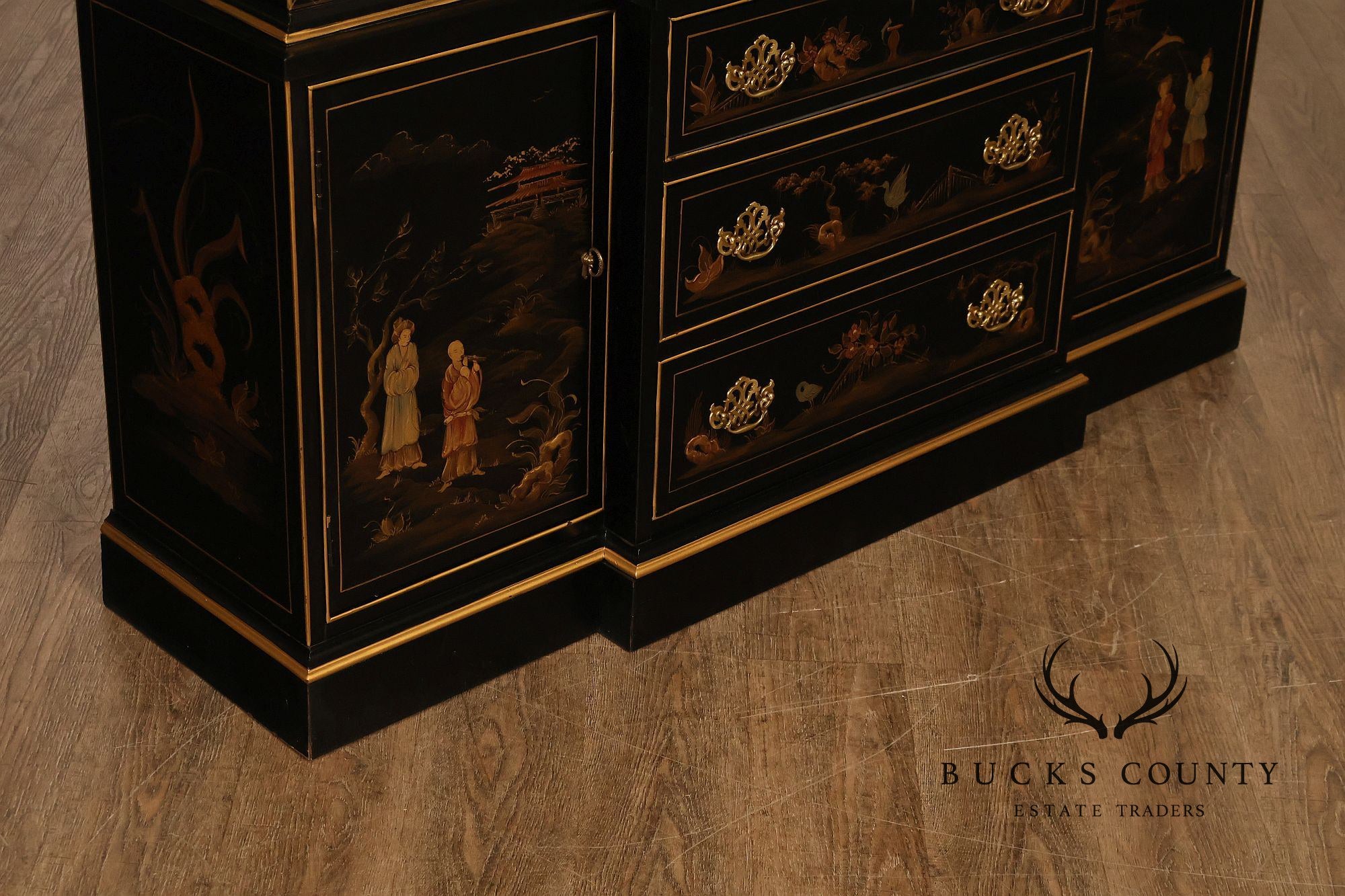 Hickory American Masterpiece Collection Vintage Chinoiserie China Cabinet