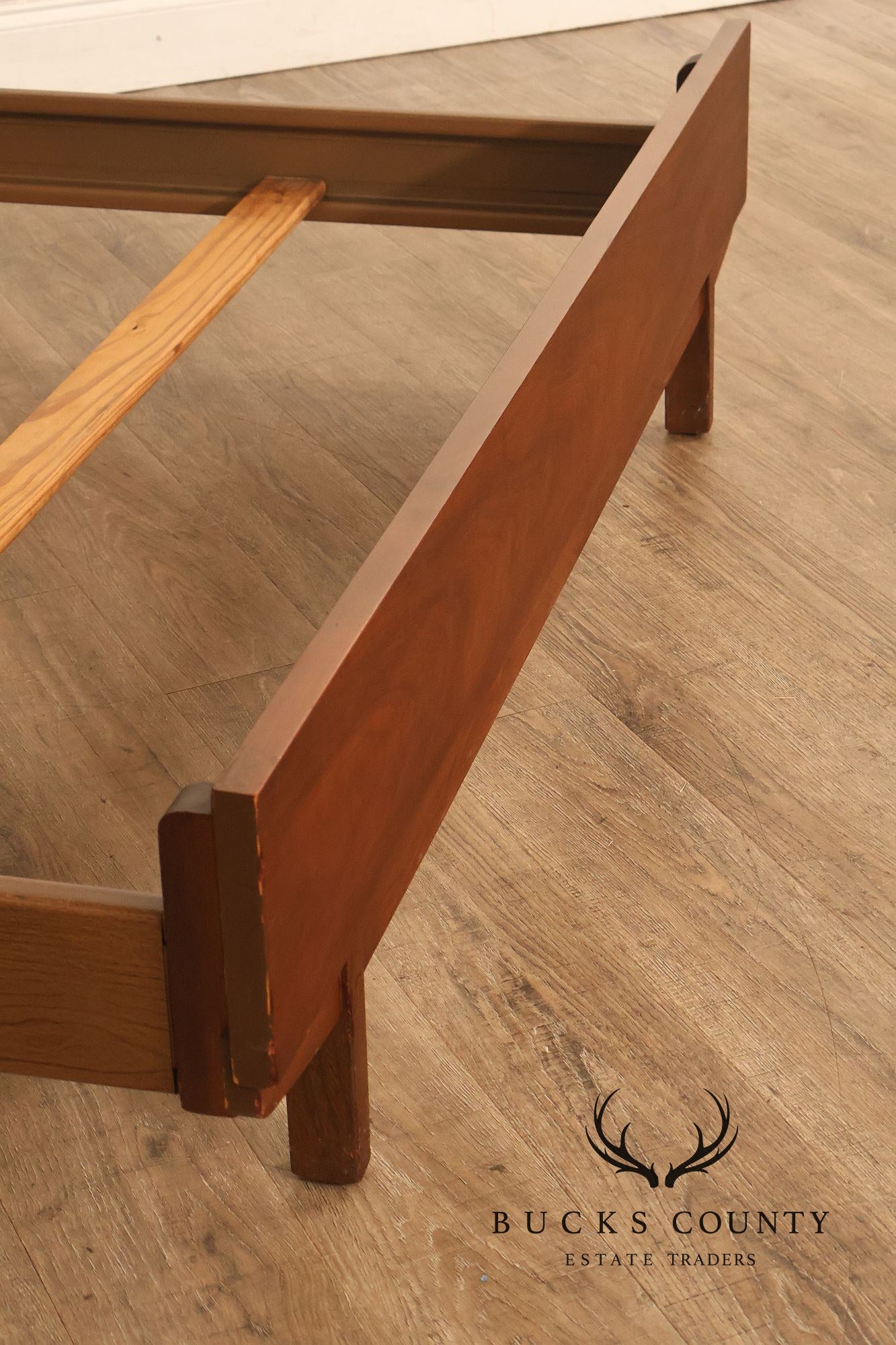 Vintage Lane Mid-Century Modern Walnut Full Size Bed