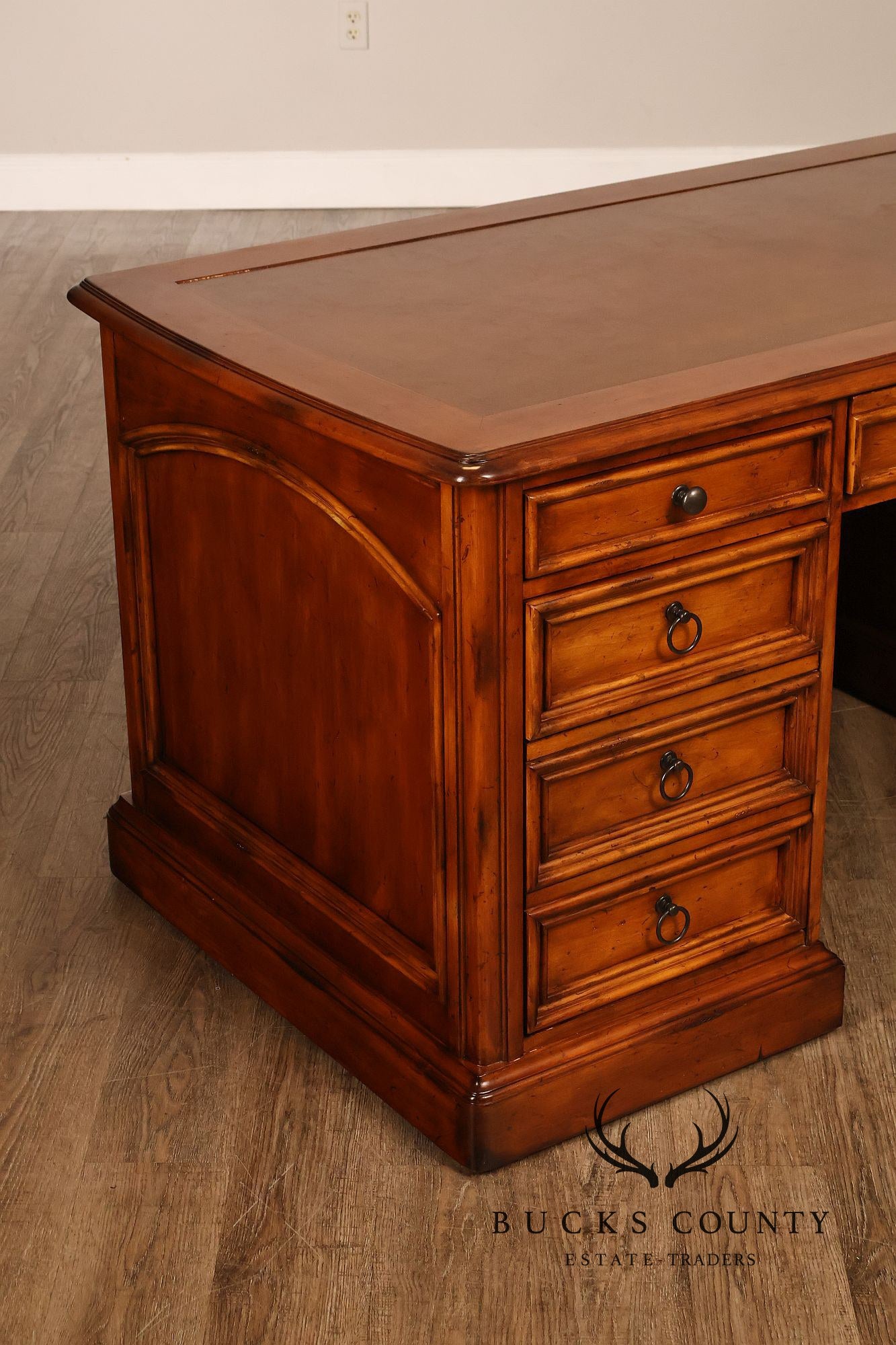 Sligh Traditional Style Leather Top Executive Desk