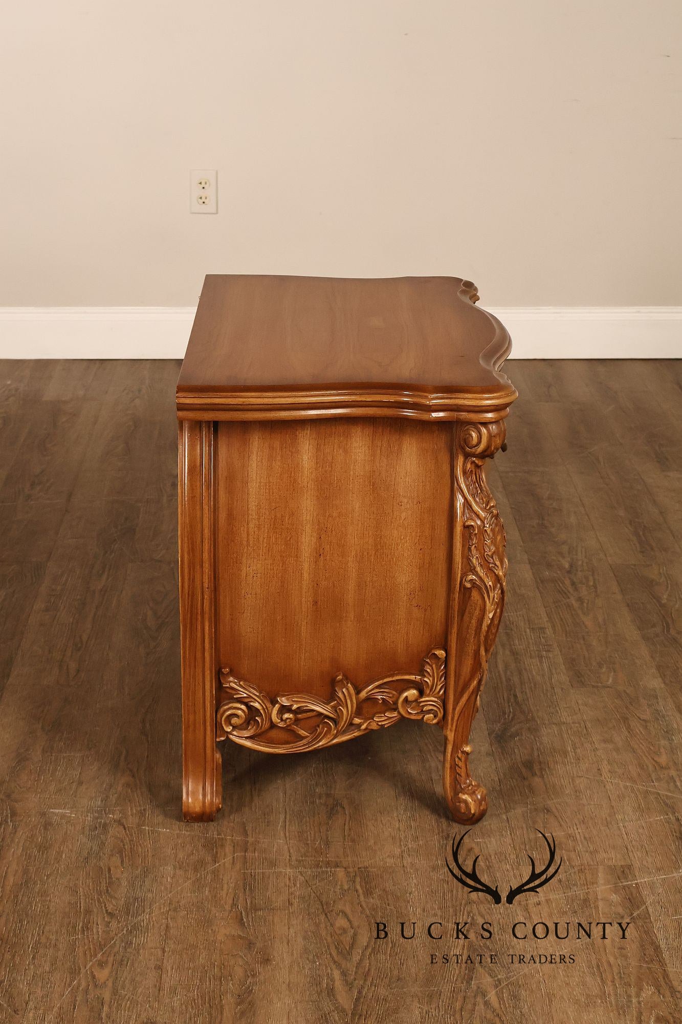 Italian Rococo Style Pair of Bombe Chest Nightstands