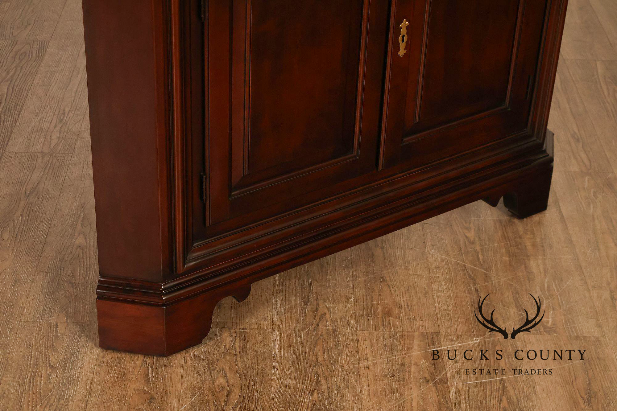 Statton Georgian Style Old Towne Cherry Corner Cabinet