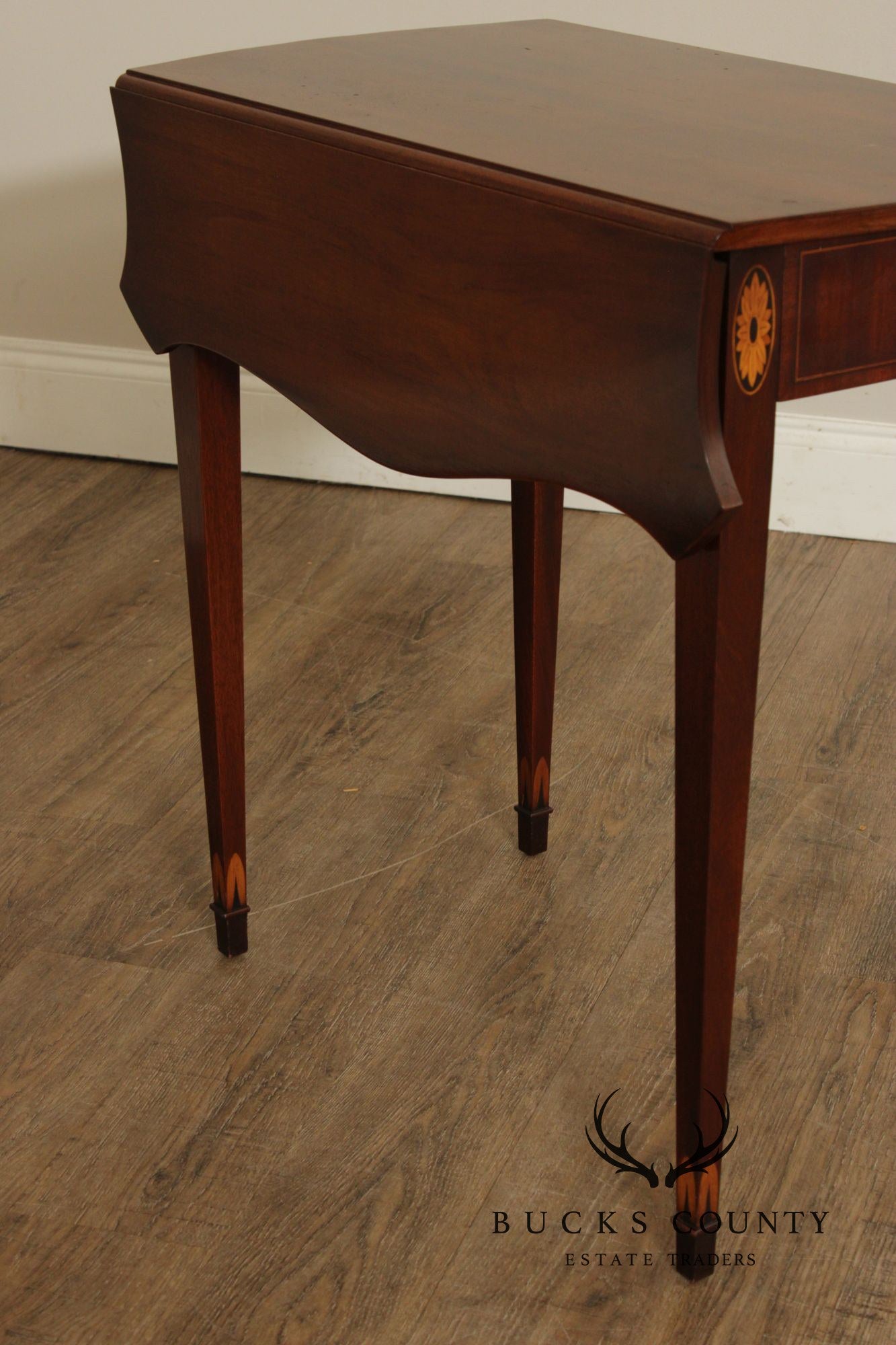 Kittinger Vintage Federal Style Mahogany Drop Leaf Pembroke Table